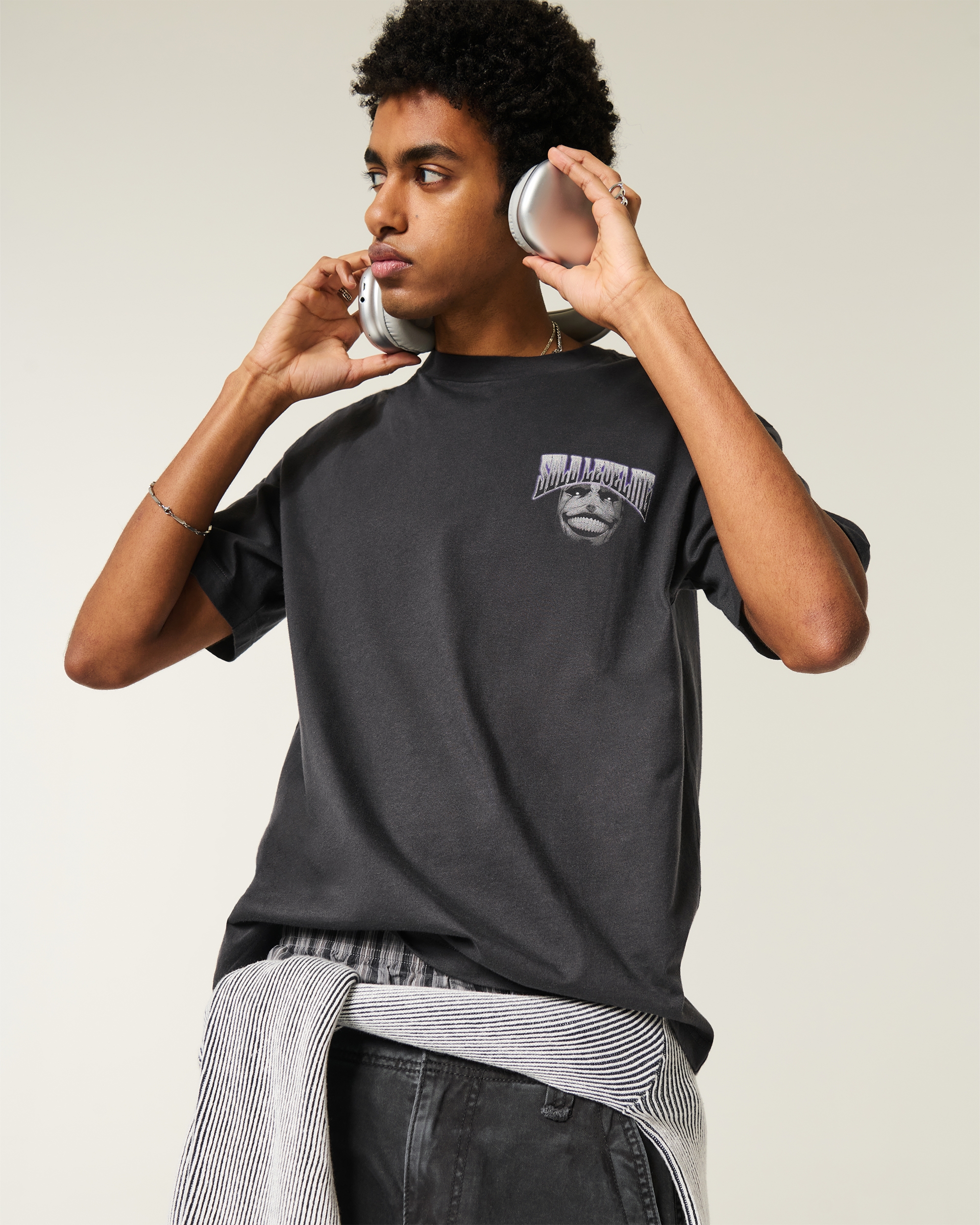 Мужские футболки Hollister Boxy Solo Leveling Graphic Tee — фото 2