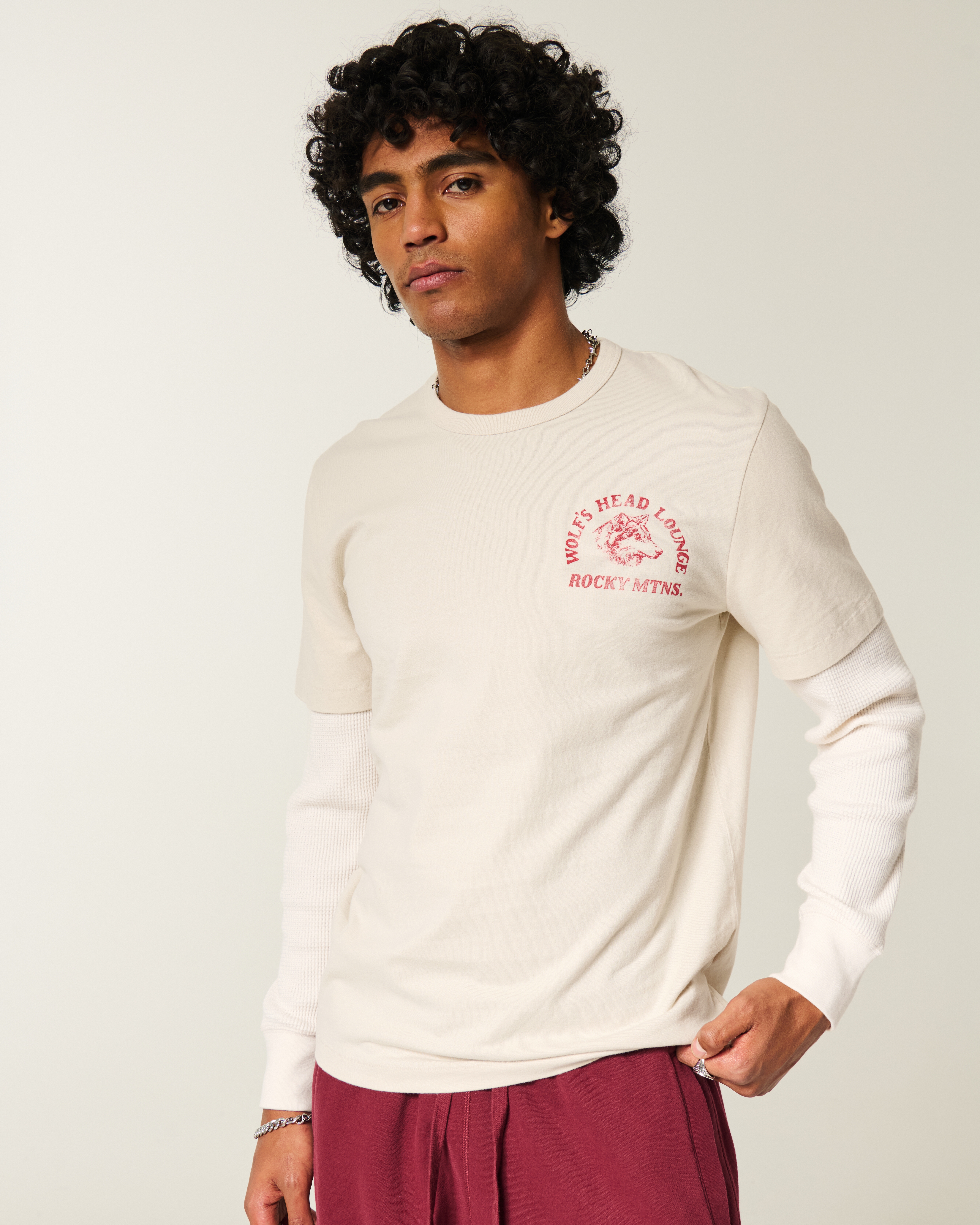 Мужские футболки Hollister Layered Long-Sleeve Wolf's Head Lounge Graphic Tee — фото 2