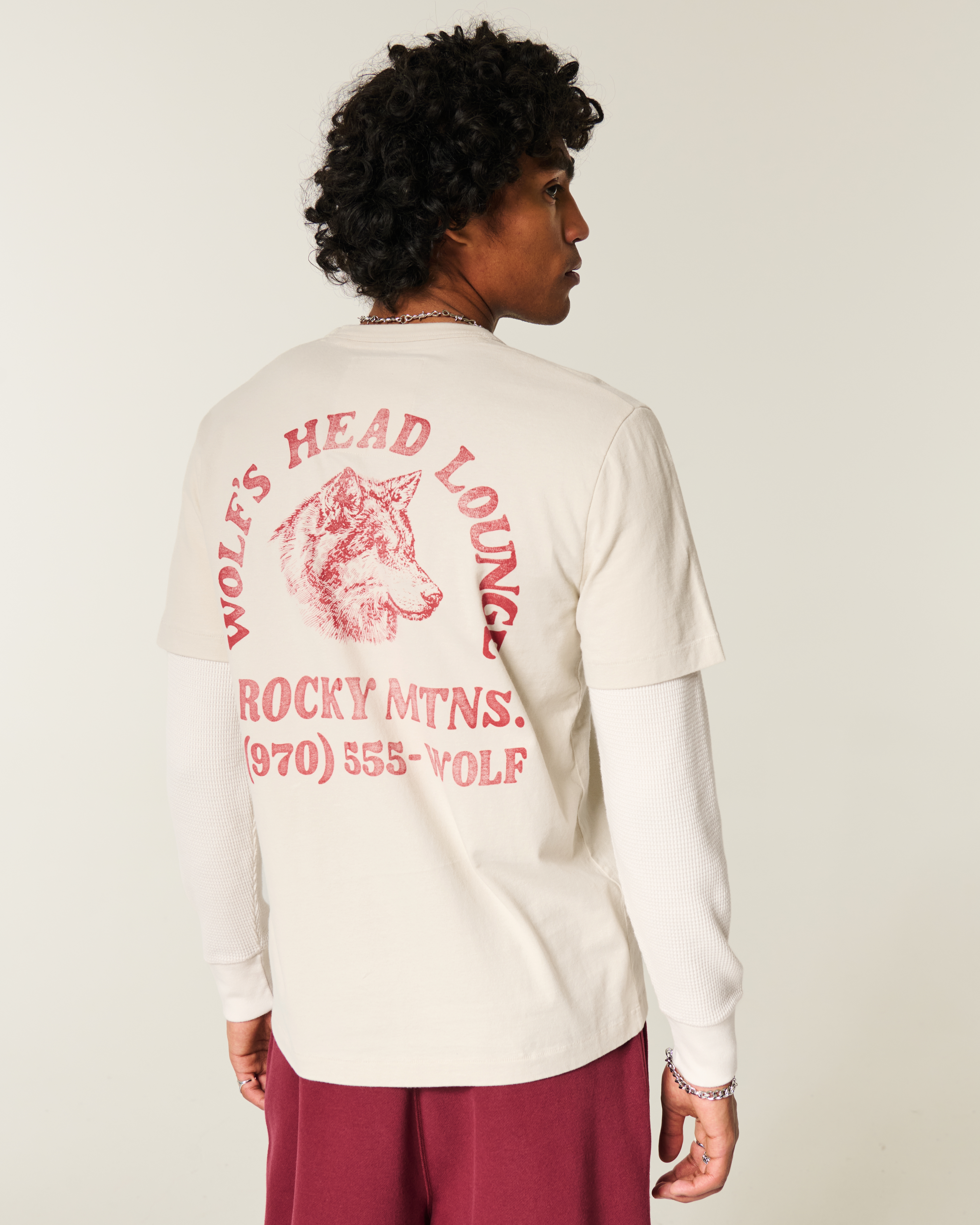 Мужские футболки Hollister Layered Long-Sleeve Wolf's Head Lounge Graphic Tee — фото 3