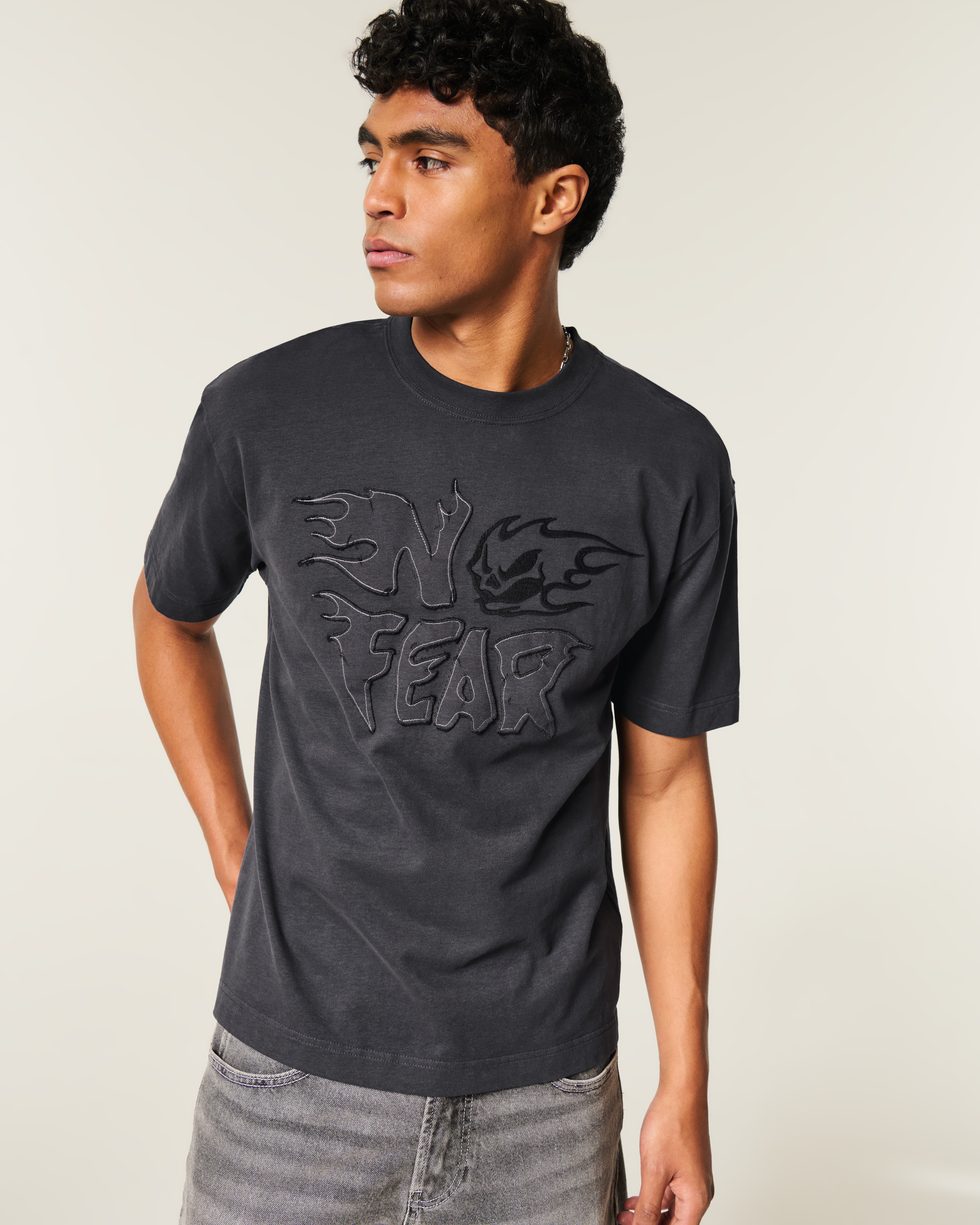 Мужские футболки Hollister Boxy Heavyweight No Fear Graphic Tee — фото 2