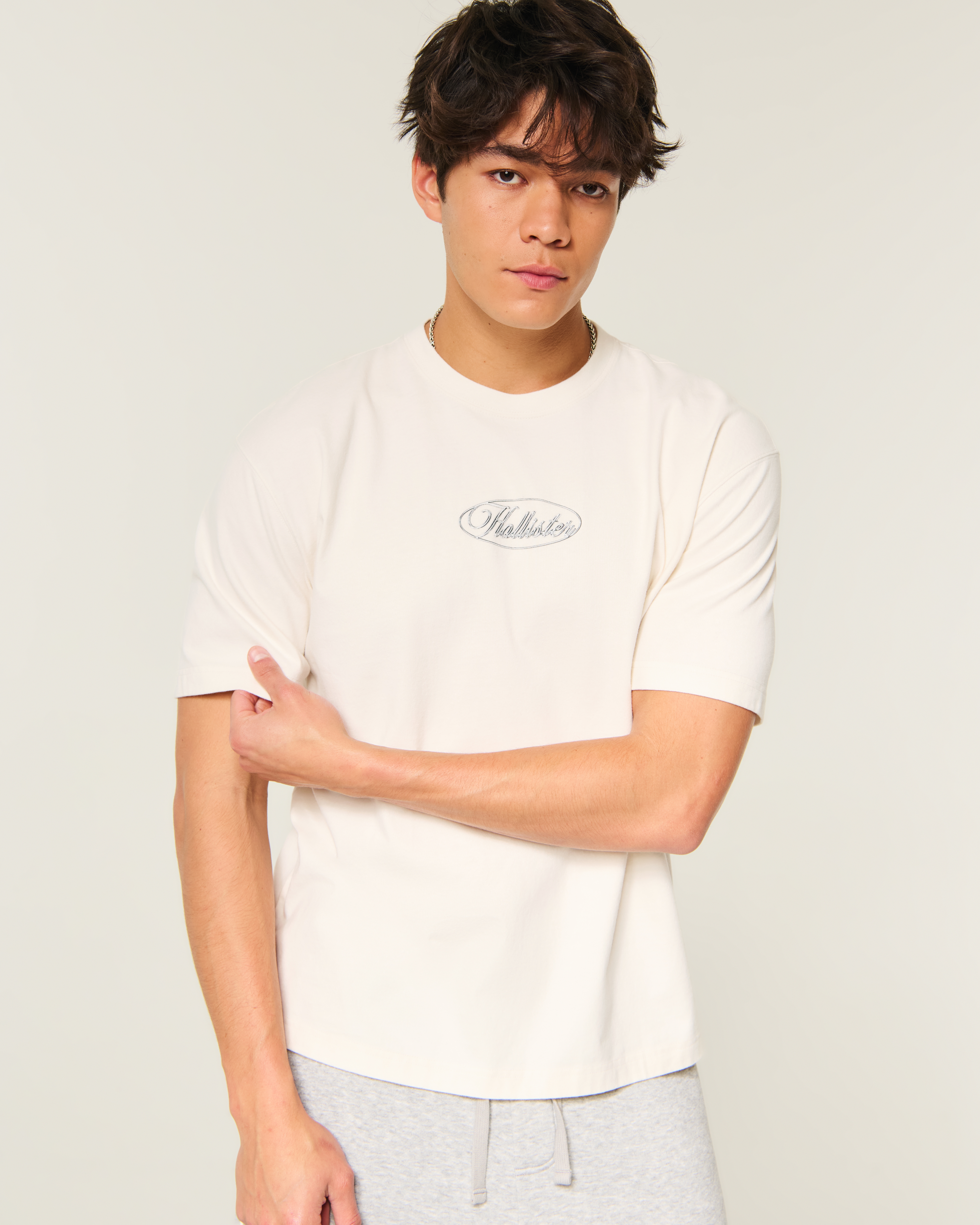 Мужские футболки Hollister Boxy Heavyweight Chrome Logo Graphic Tee — фото 3