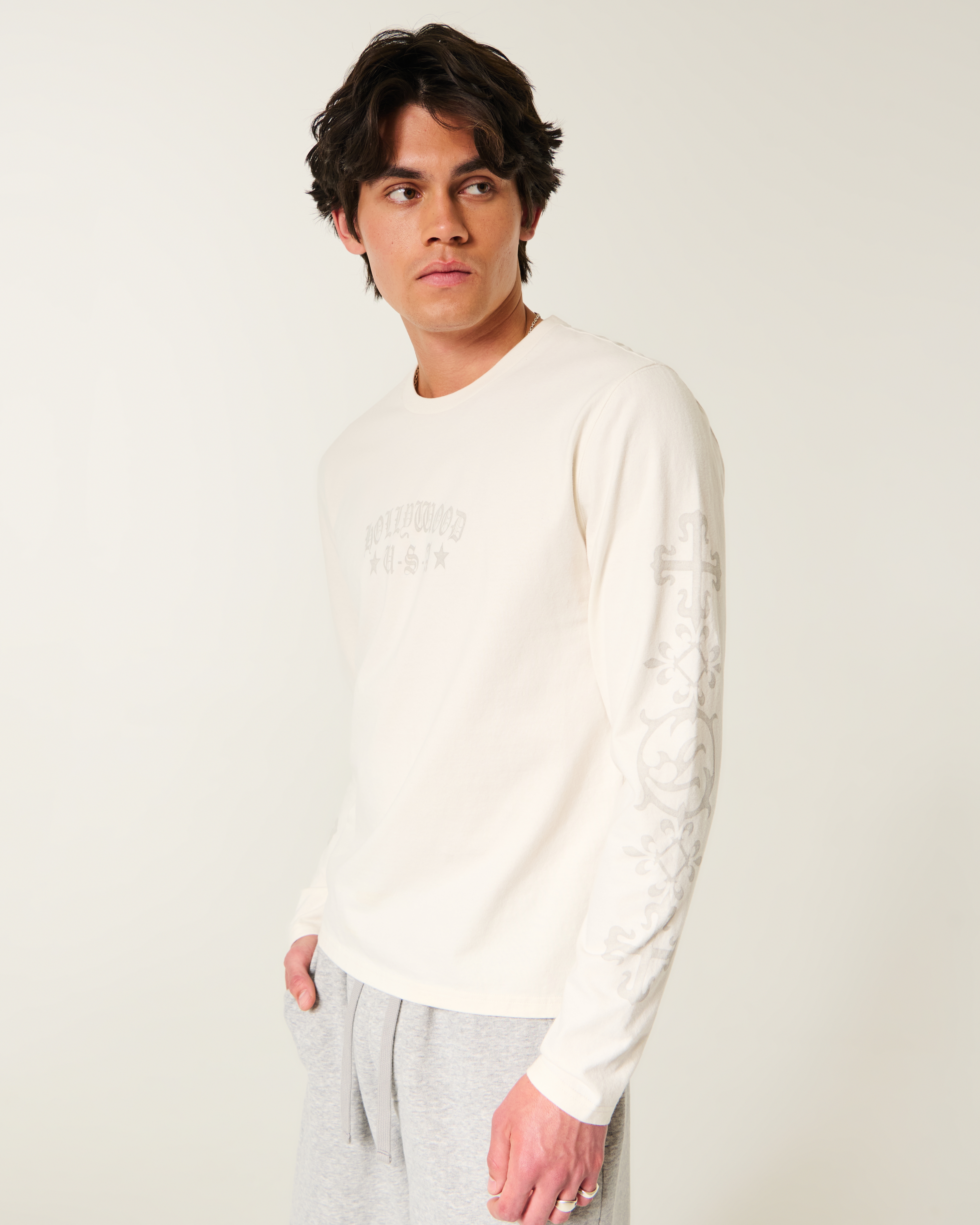 Мужские футболки Hollister Boxy Heavyweight Long-Sleeve Hollywood Graphic Tee — фото 2