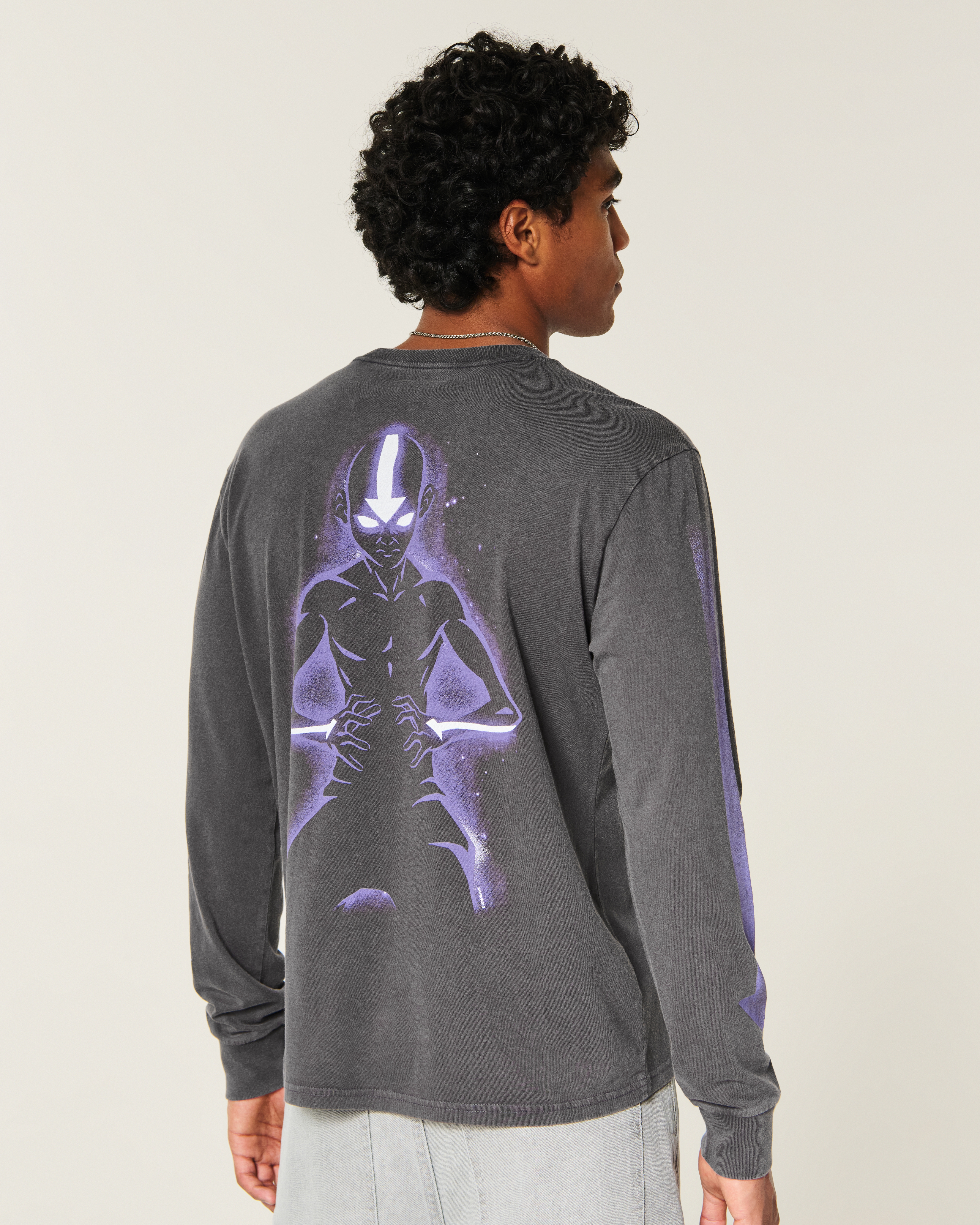 Мужская футболка Hollister Relaxed Long-Sleeve Avatar: The Last Airbender Graphic, цвет: Чёрный — фото 3