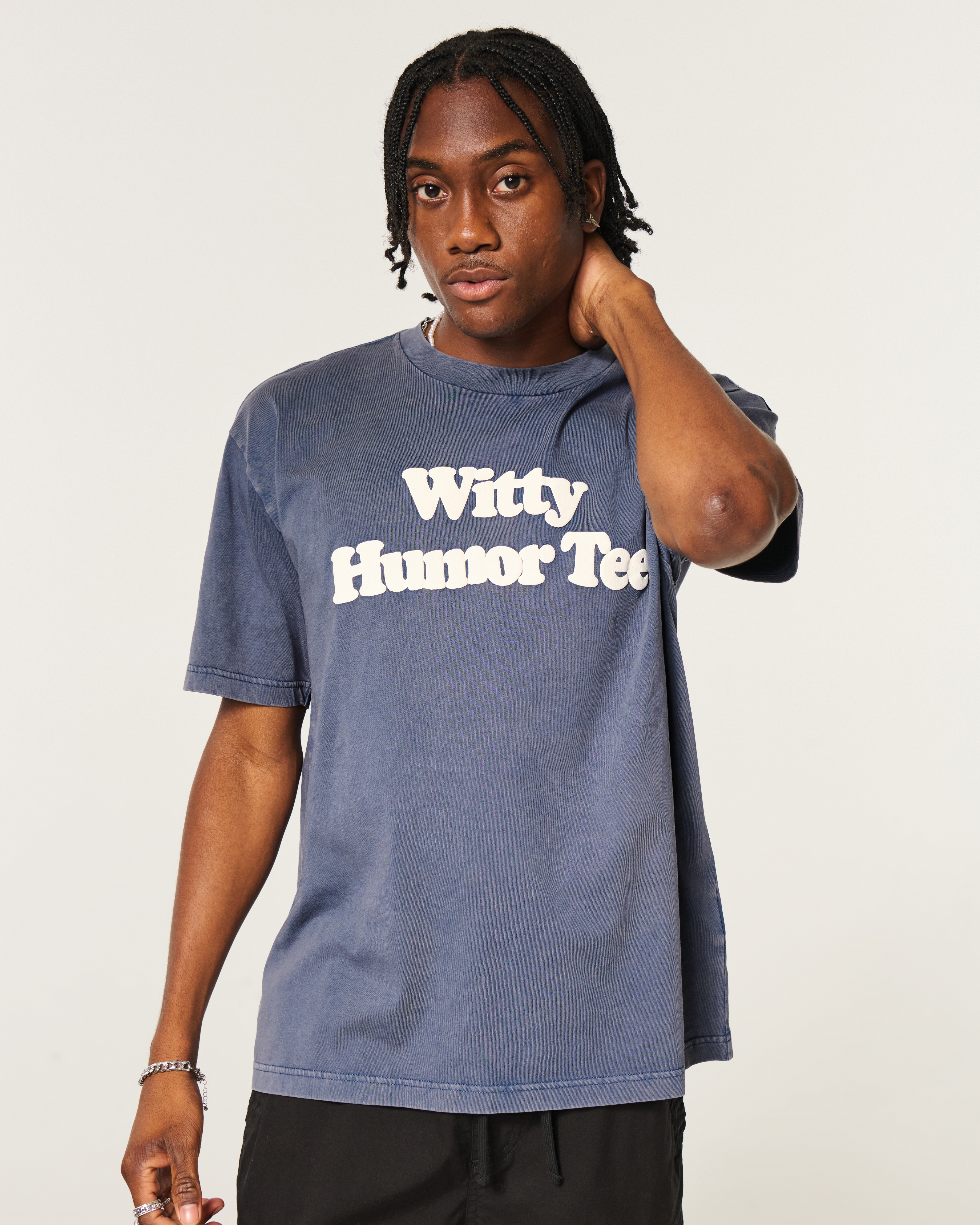 Мужская футболка Hollister Boxy Witty Humor Tee Graphic, цвет: Потёртый синий серый — фото 2