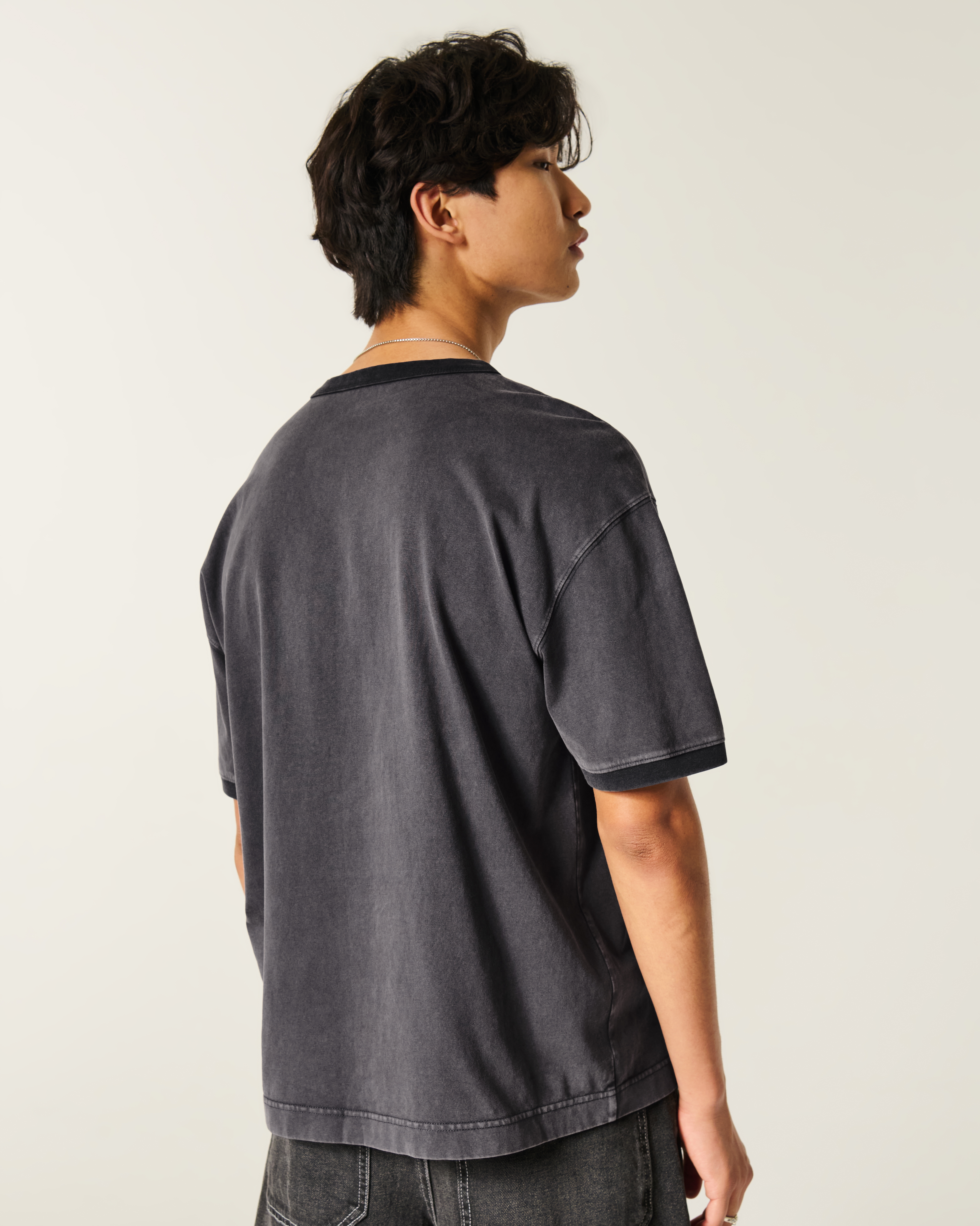 Мужские футболки Hollister Boxy Heavyweight Cotton Camo Crew T-Shirt — фото 3