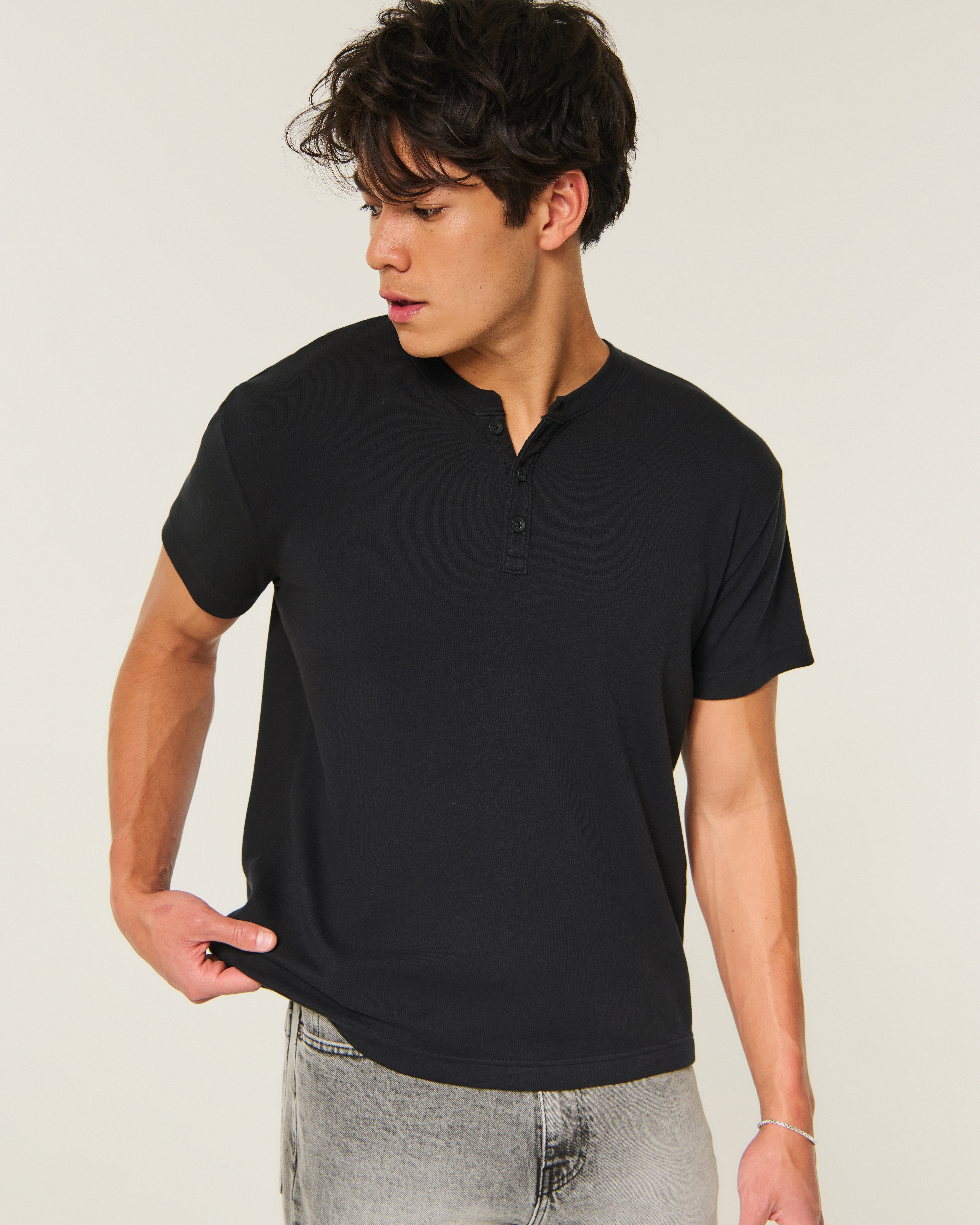 Мужские брюки Hollister Relaxed Short-Sleeve Rib Henley — фото 2