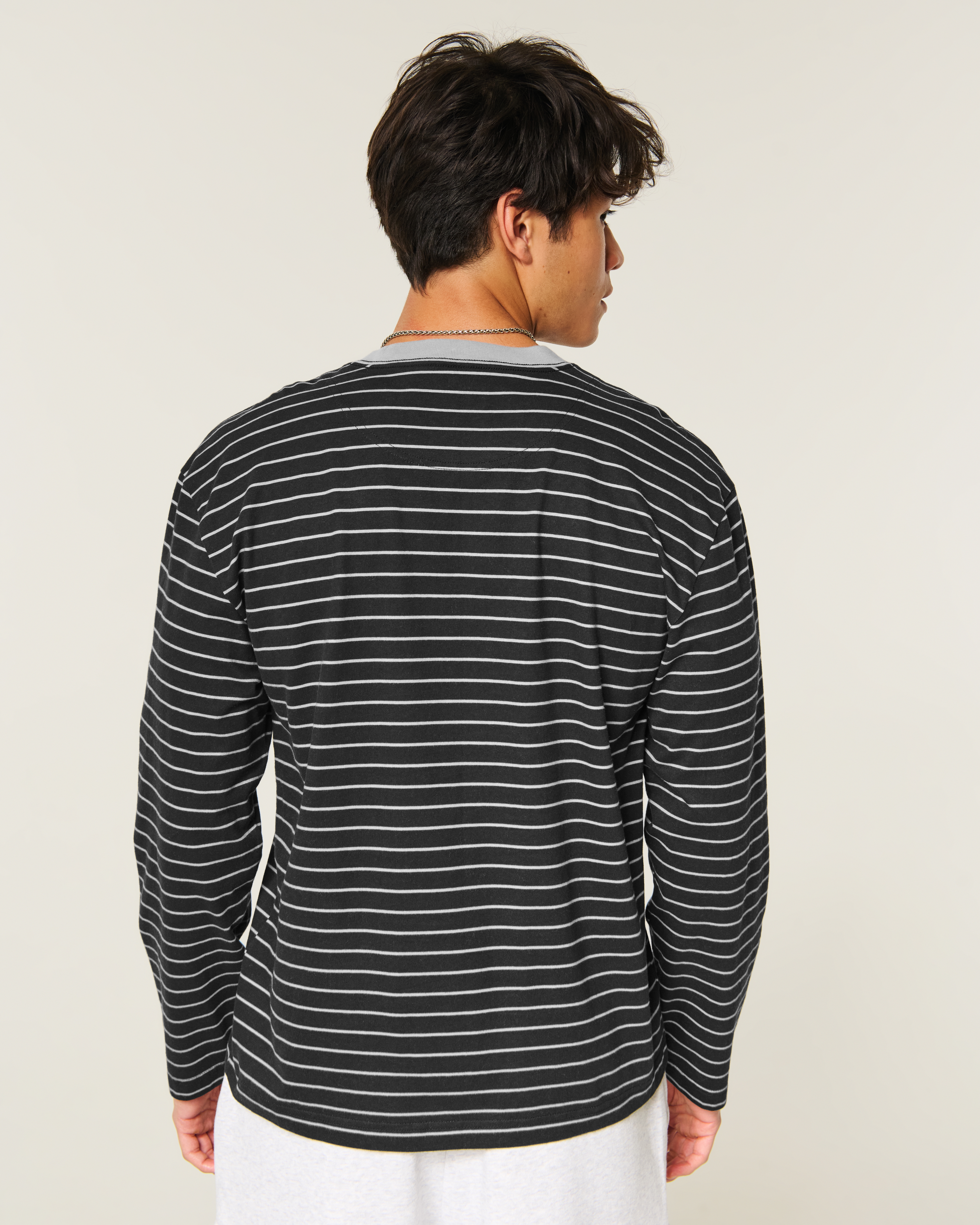 Мужские футболки Hollister Boxy Heavyweight Long-Sleeve Cotton Crew T-Shirt — фото 3