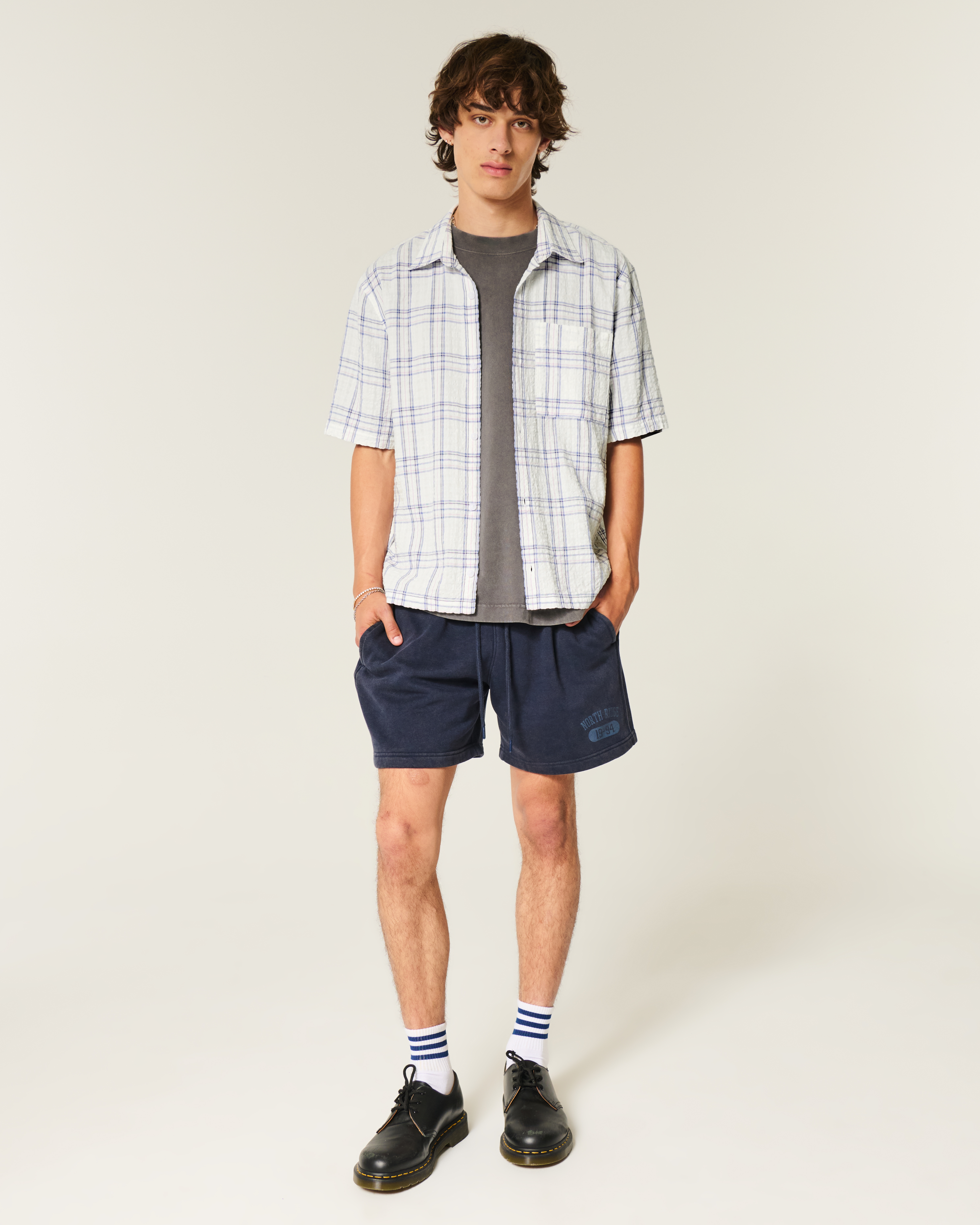 Мужская рубашка Hollister Boxy Short-Sleeve Pocket, цвет: Белый клетчатый — фото 3