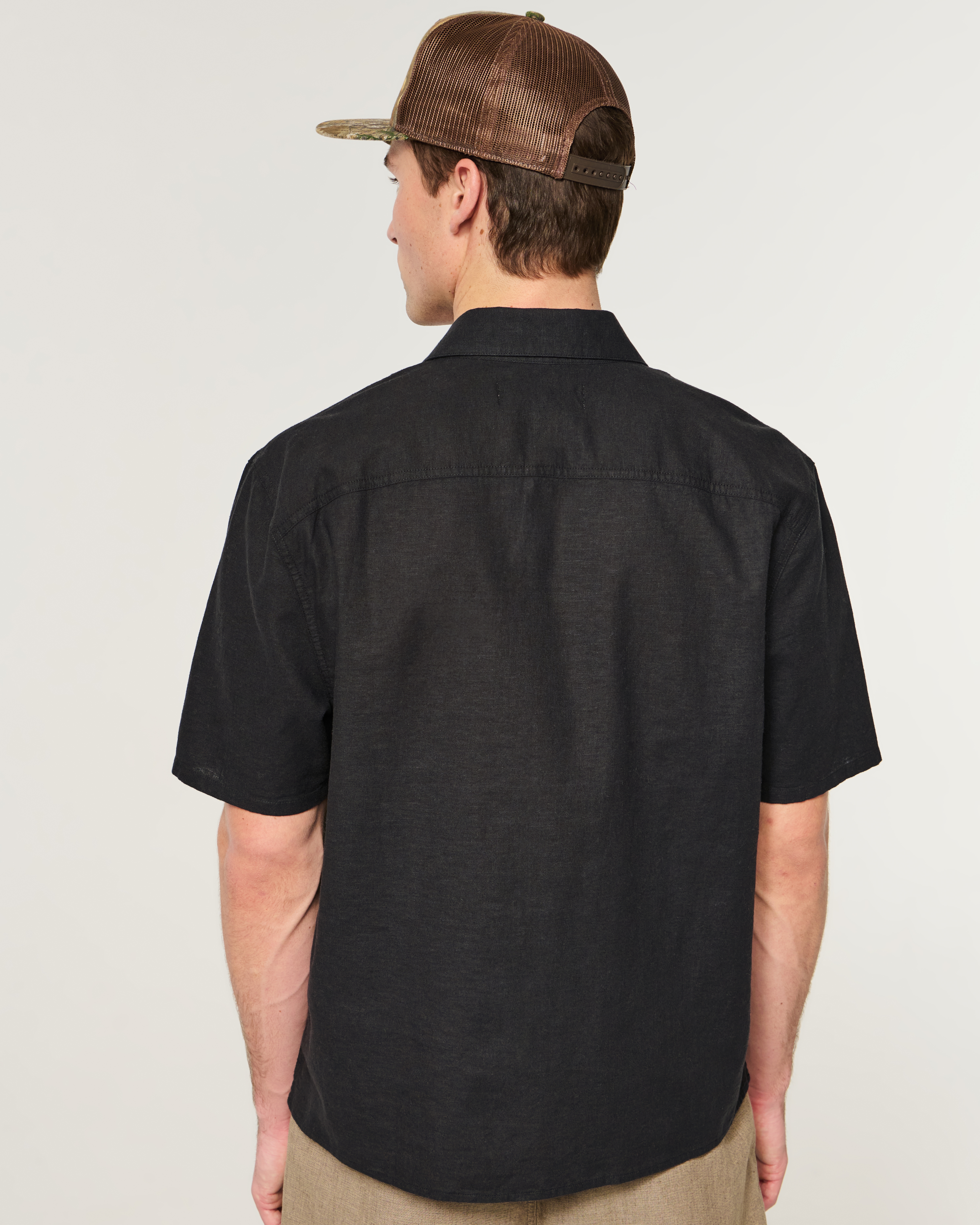 Мужские рубашки Hollister Boxy Short-Sleeve Linen-Blend San Diego Graphic Shirt — фото 3