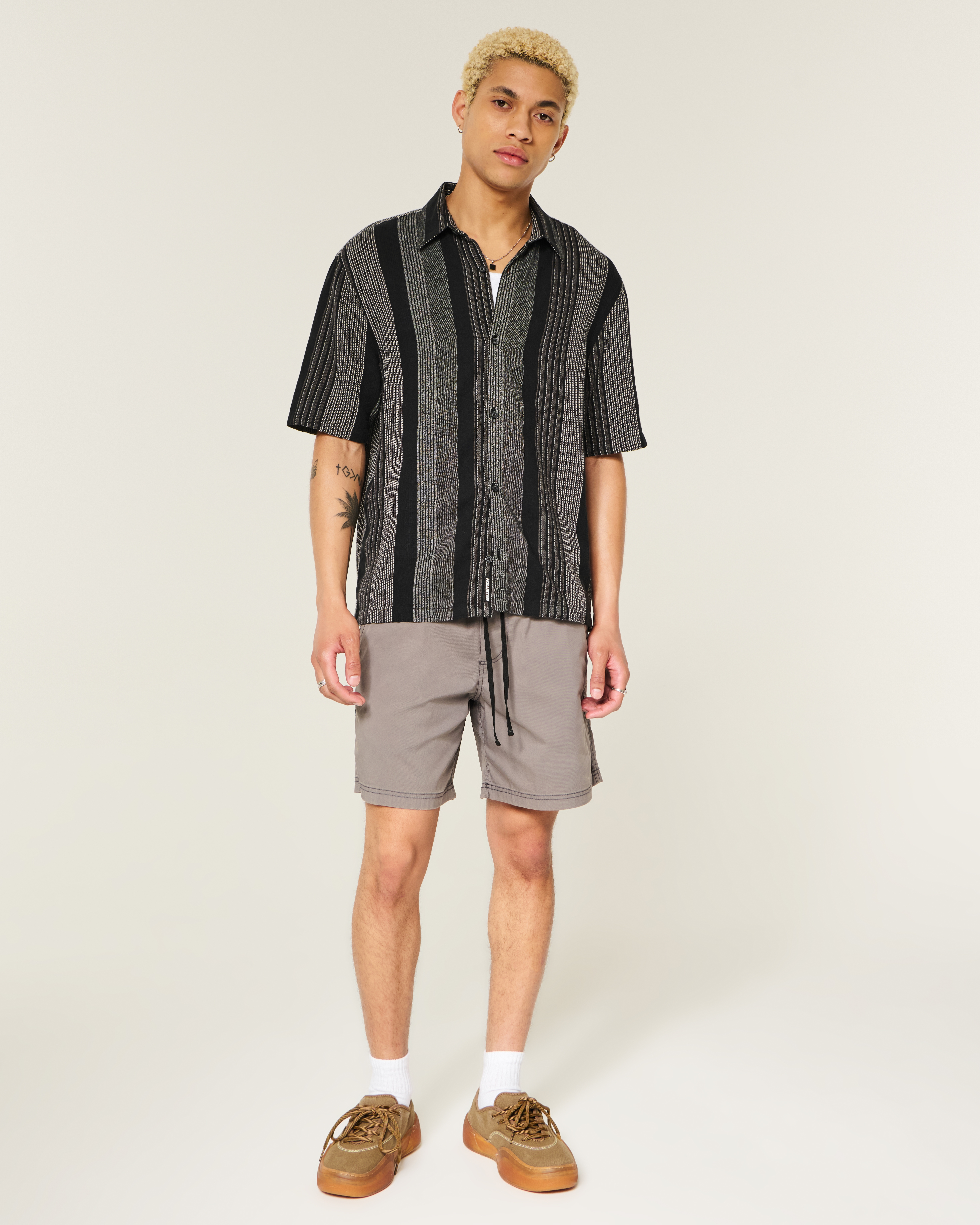 Мужские рубашки Hollister Boxy Short-Sleeve Textural Stripe Shirt — фото 3