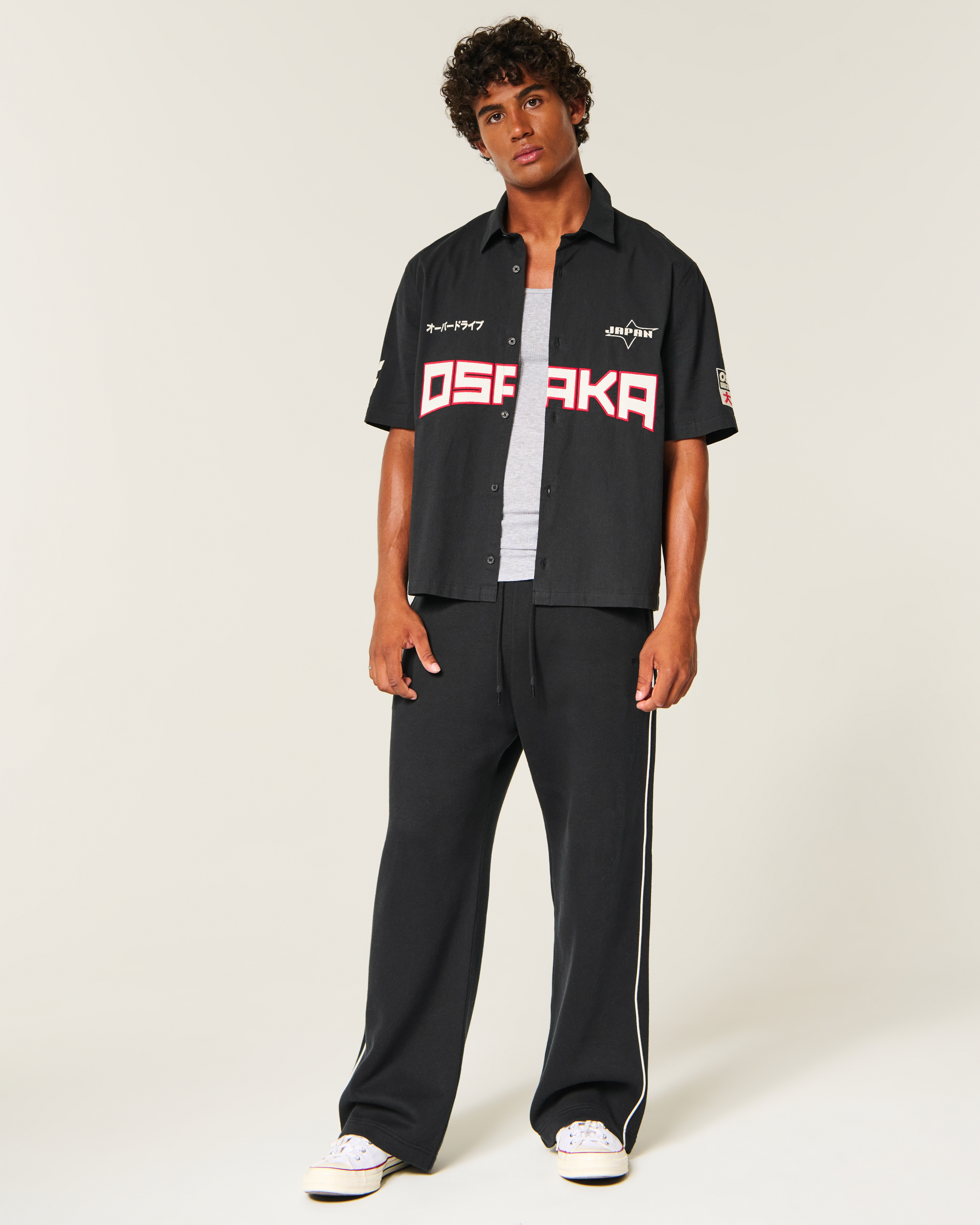 Мужская рубашка Hollister Boxy Short-Sleeve Osaka Street Racing Graphic, цвет: Чёрный — фото 3