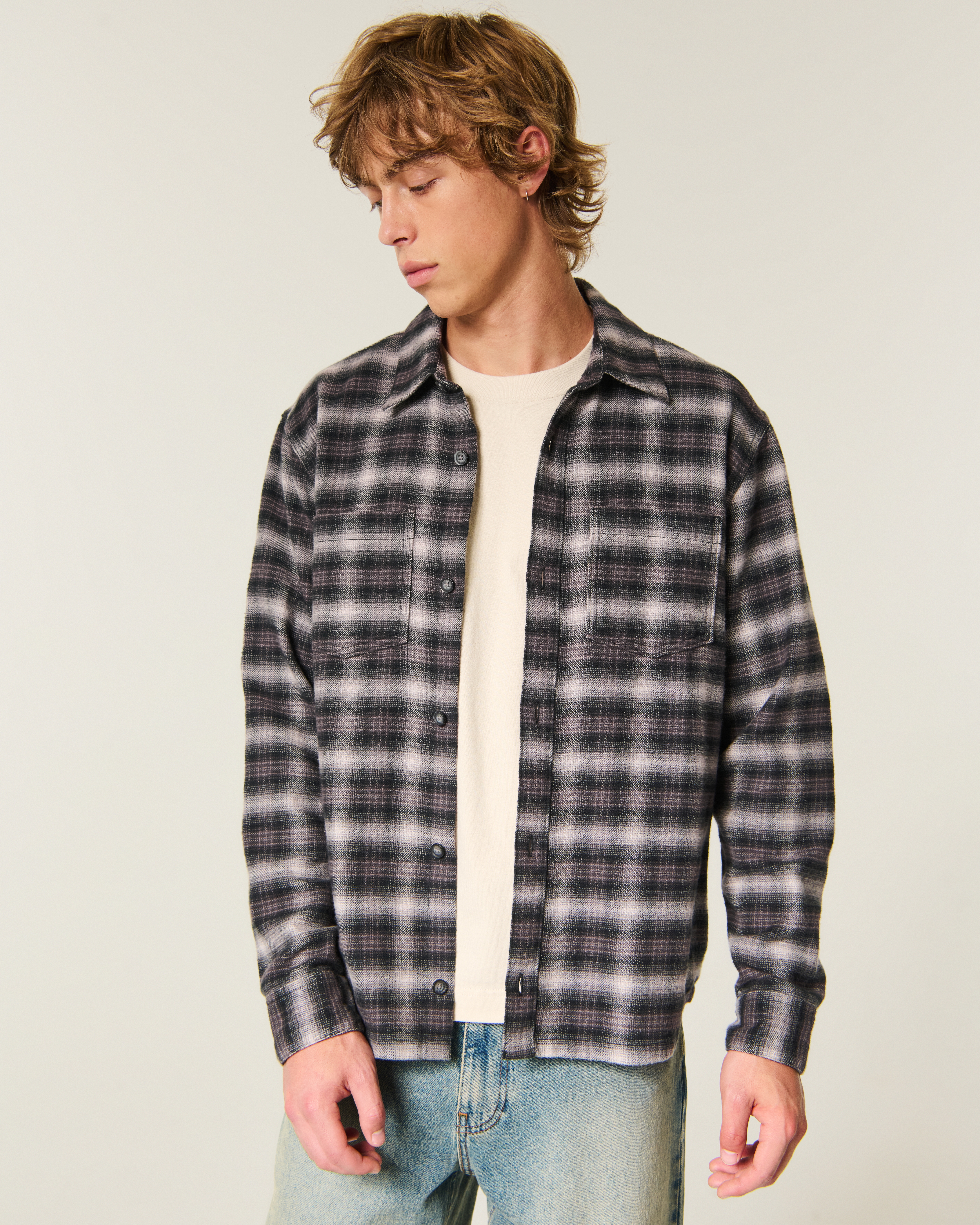Мужская рубашка Hollister Boxy Brushed Flannel, цвет: Чёрный клетчатый — фото 2
