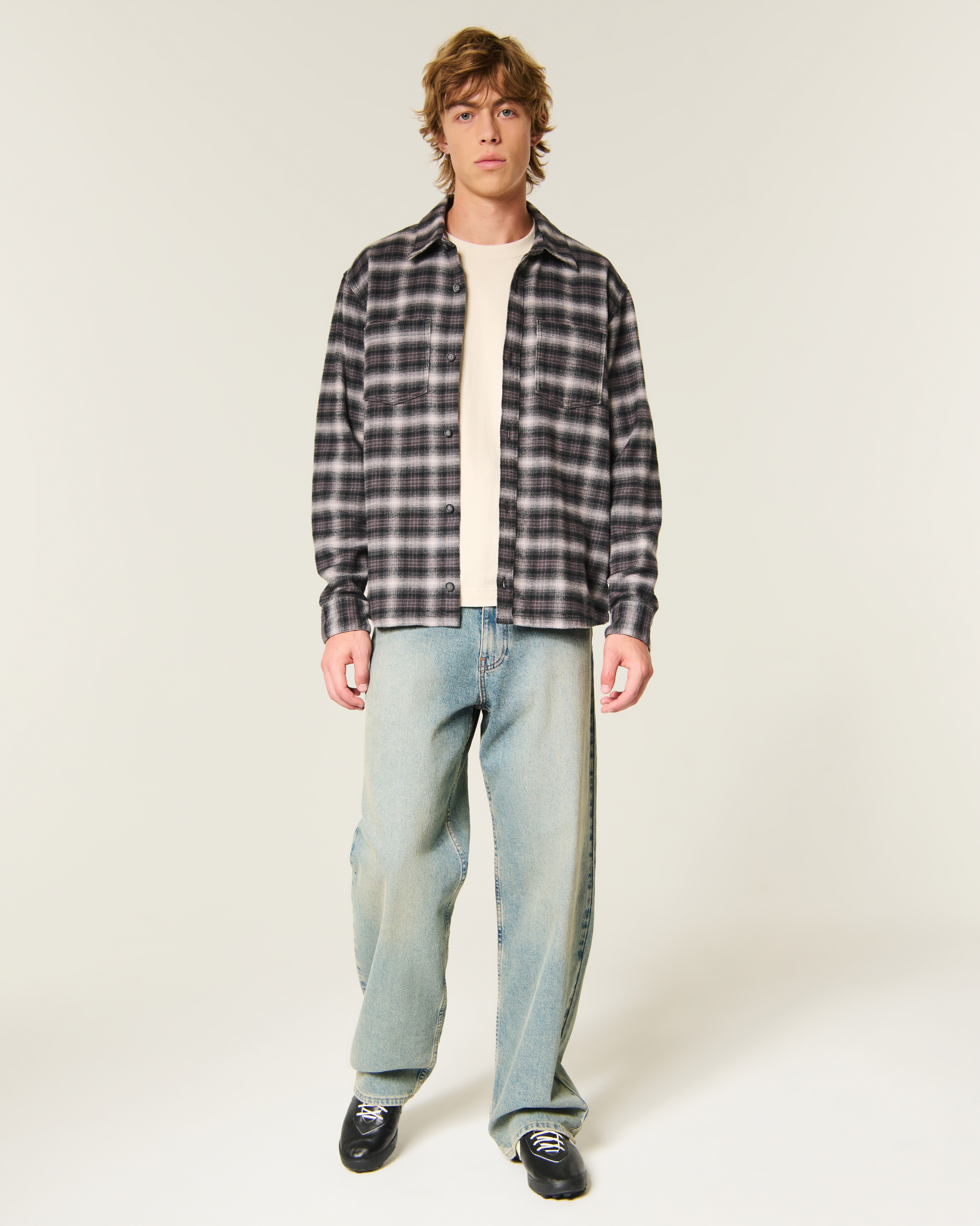 Мужская рубашка Hollister Boxy Brushed Flannel, цвет: Чёрный клетчатый — фото 3