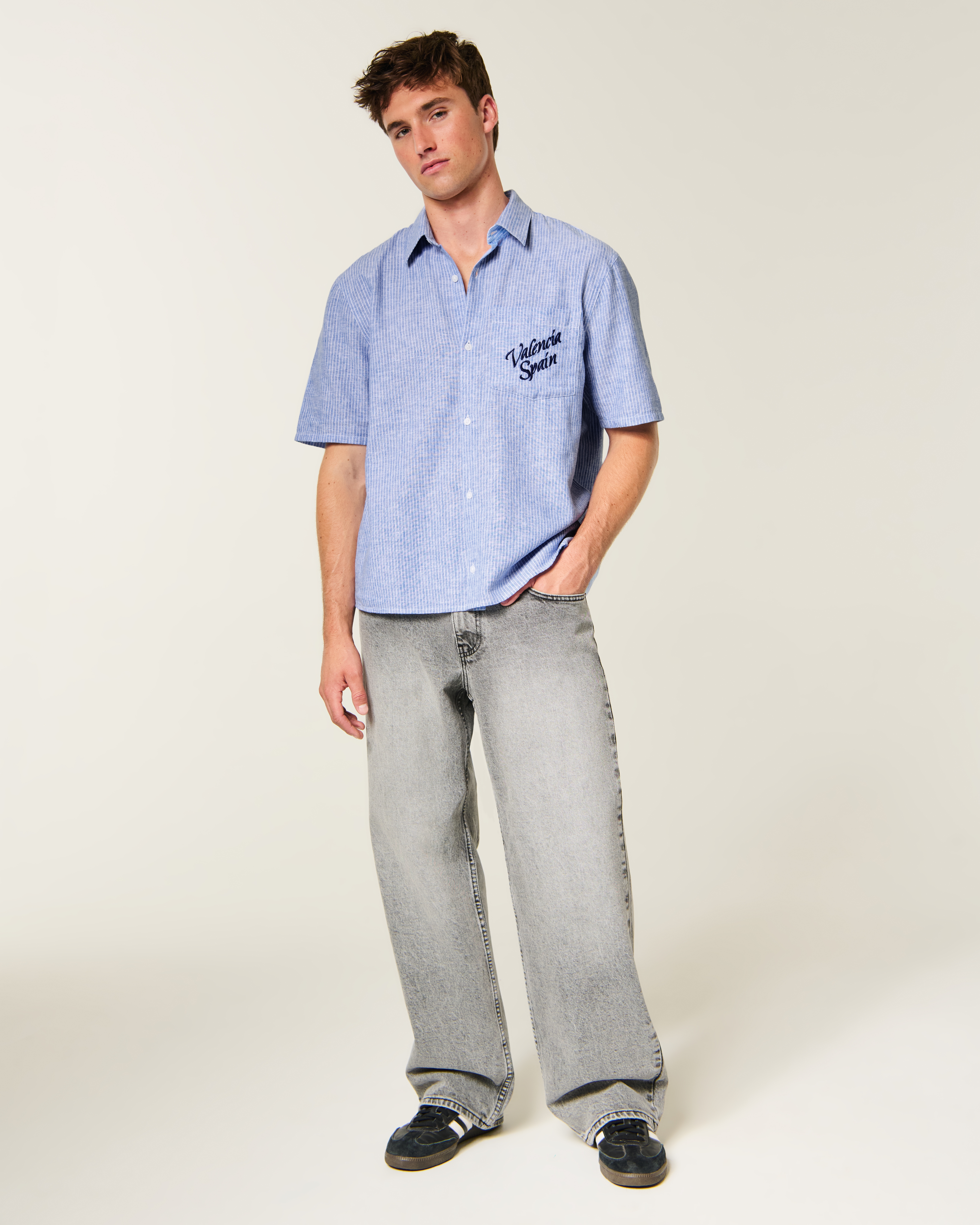 Мужские рубашки Hollister Boxy Short-Sleeve Valencía Spain Graphic Shirt — фото 3