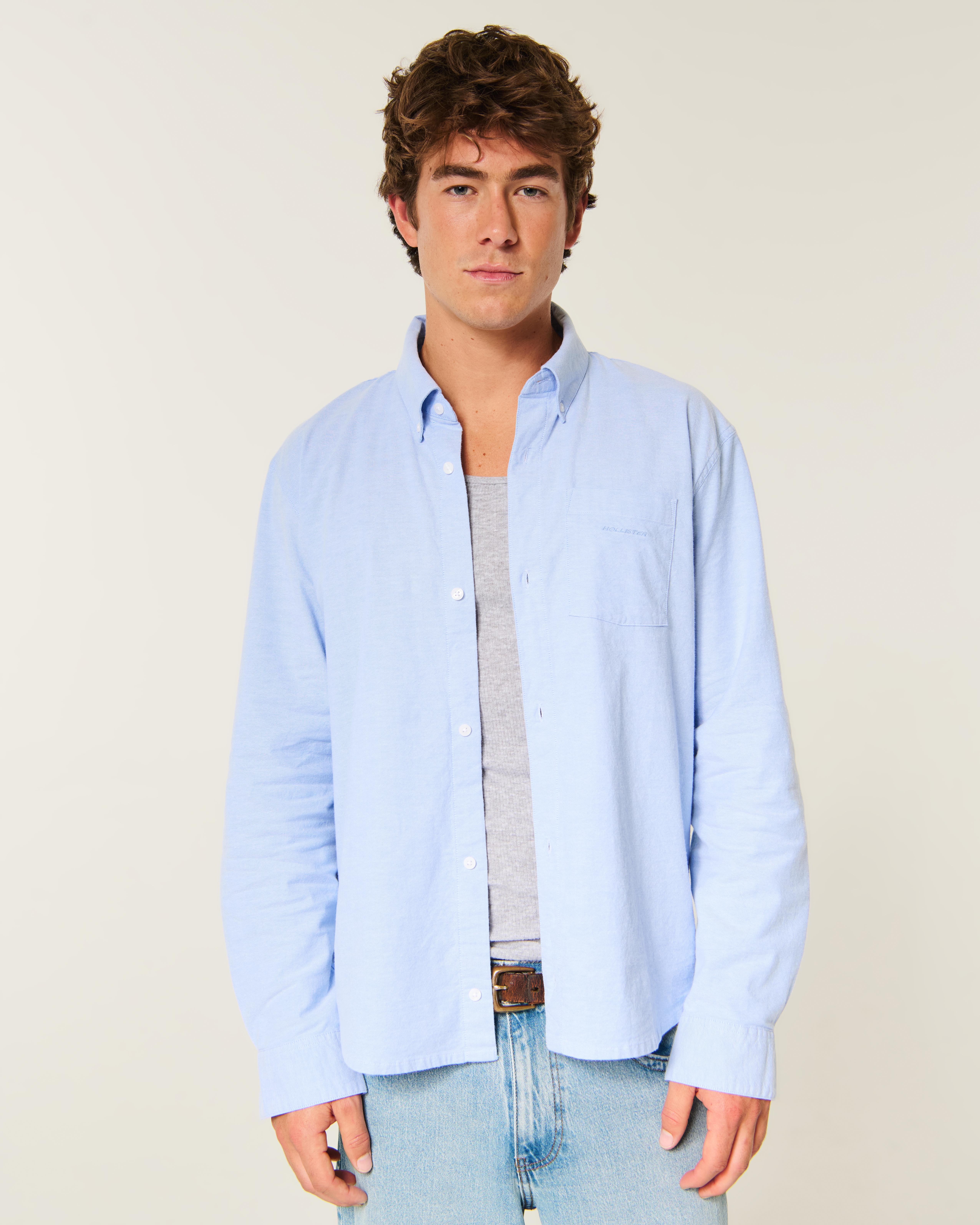 Мужская рубашка Hollister Boxy Oxford, цвет: Светлый синий — фото 2
