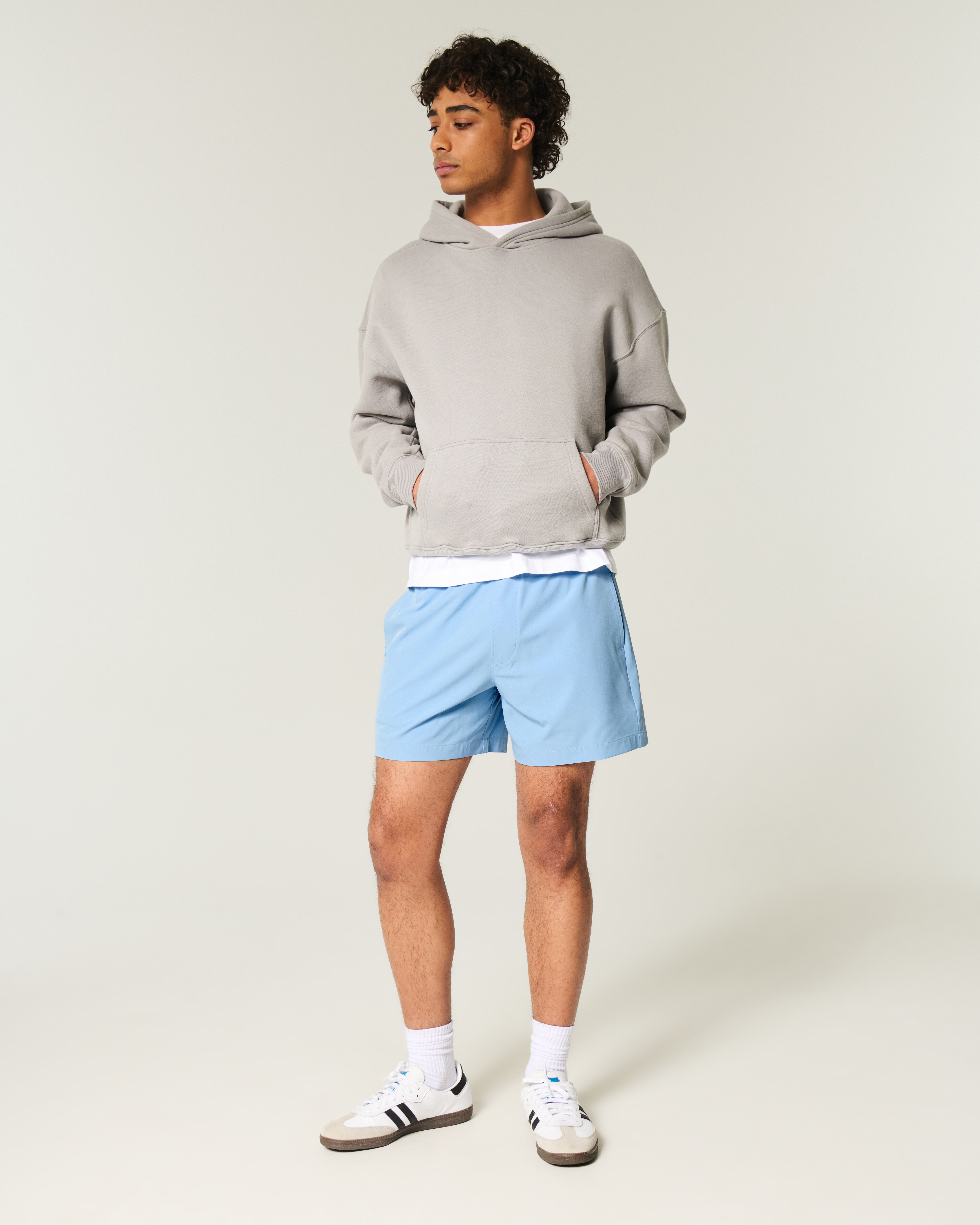 Мужские шорты Hollister Mid-Thigh Hybrid Active, цвет: Светлый синий — фото 3