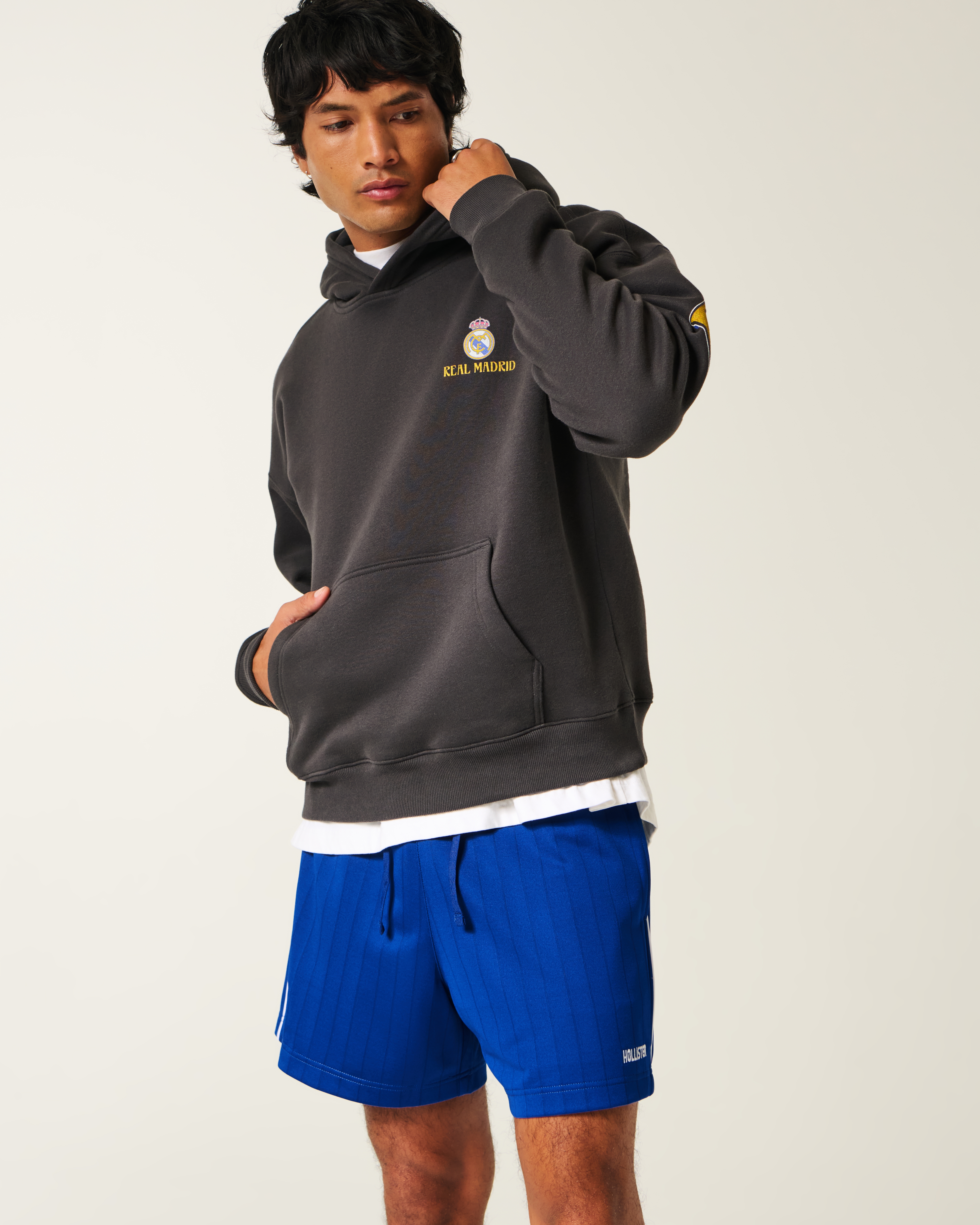 Мужские шорты Hollister Mid-Thigh Knit Logo Soccer Shorts — фото 2