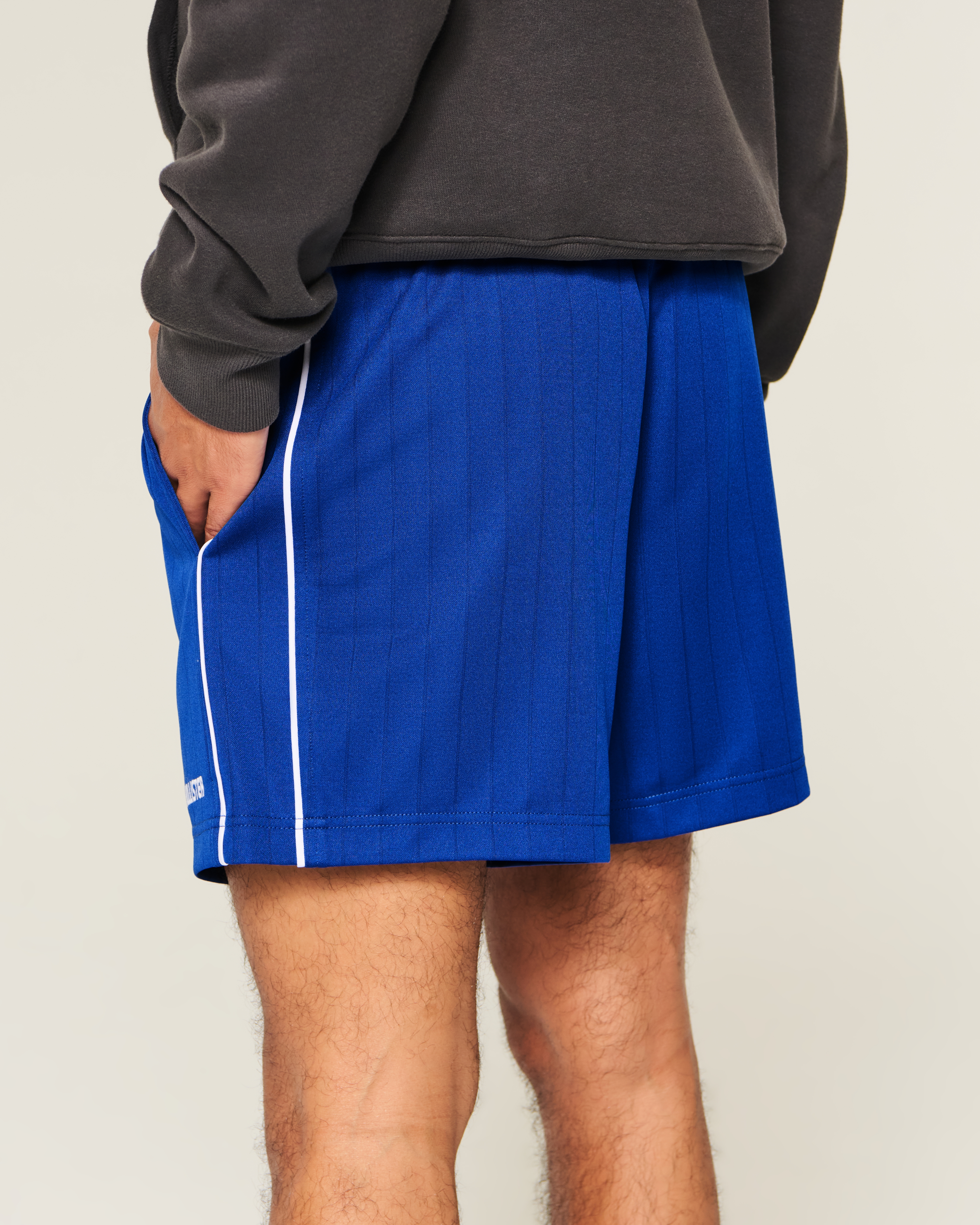 Мужские шорты Hollister Mid-Thigh Knit Logo Soccer Shorts — фото 3