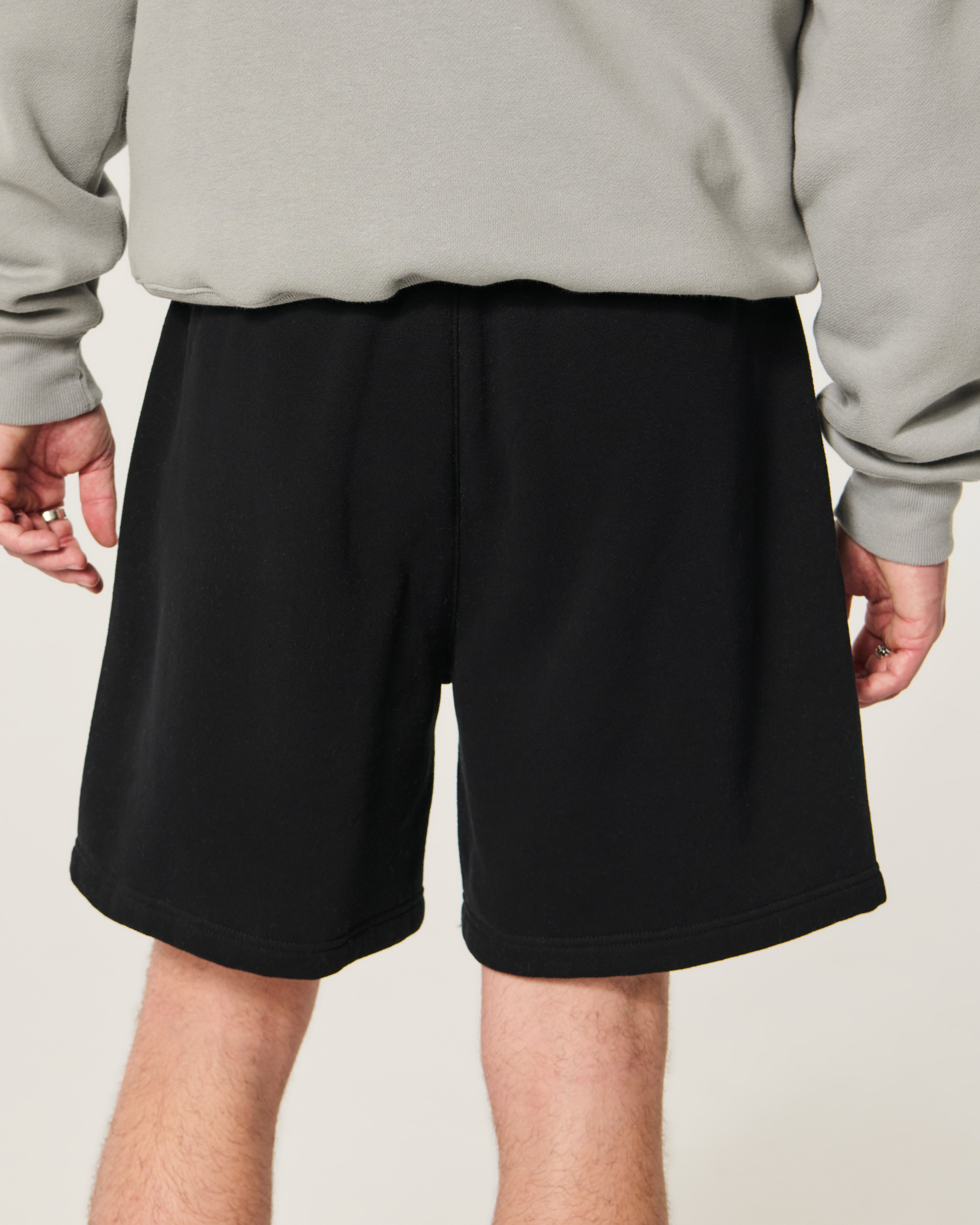 Мужские шорты Hollister Feel Good Above-the-Knee Baggy Fleece Shorts — фото 3