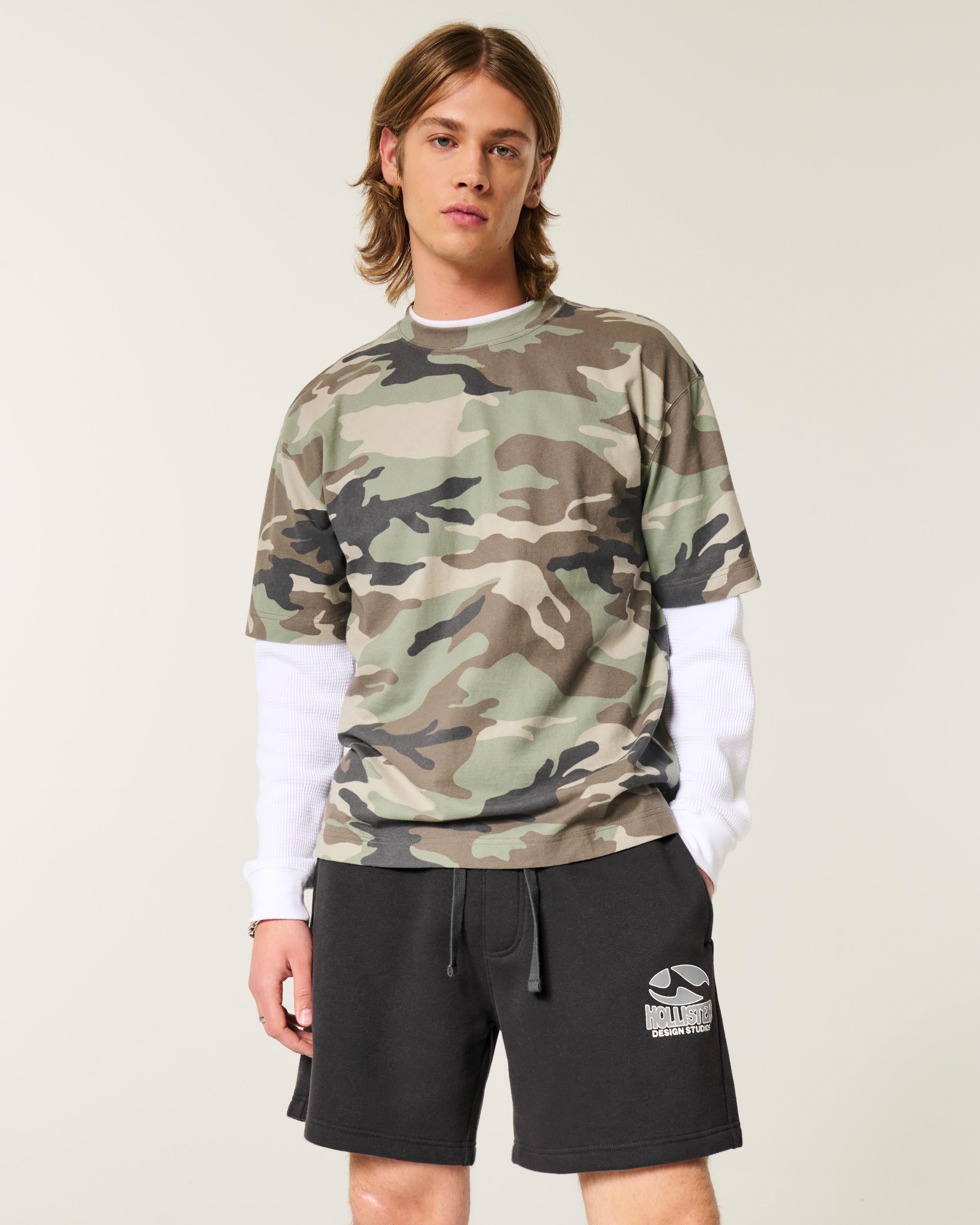 Мужские шорты Hollister Above-the-Knee Logo Graphic Baggy Fleece Shorts — фото 2