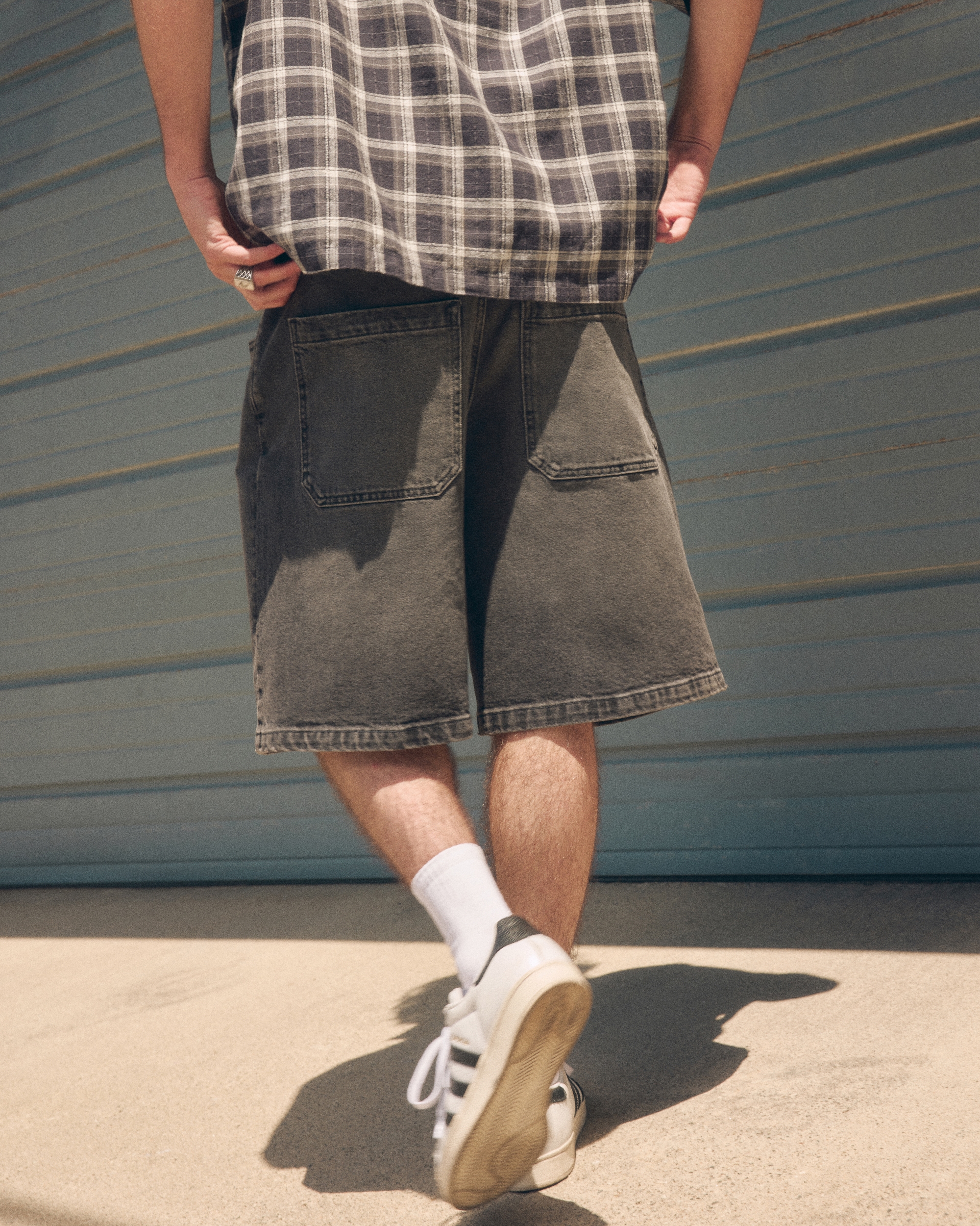 Мужские шорты Hollister Low-Rise Logo Embroidery Baggy Jean, цвет: Чёрный — фото 4