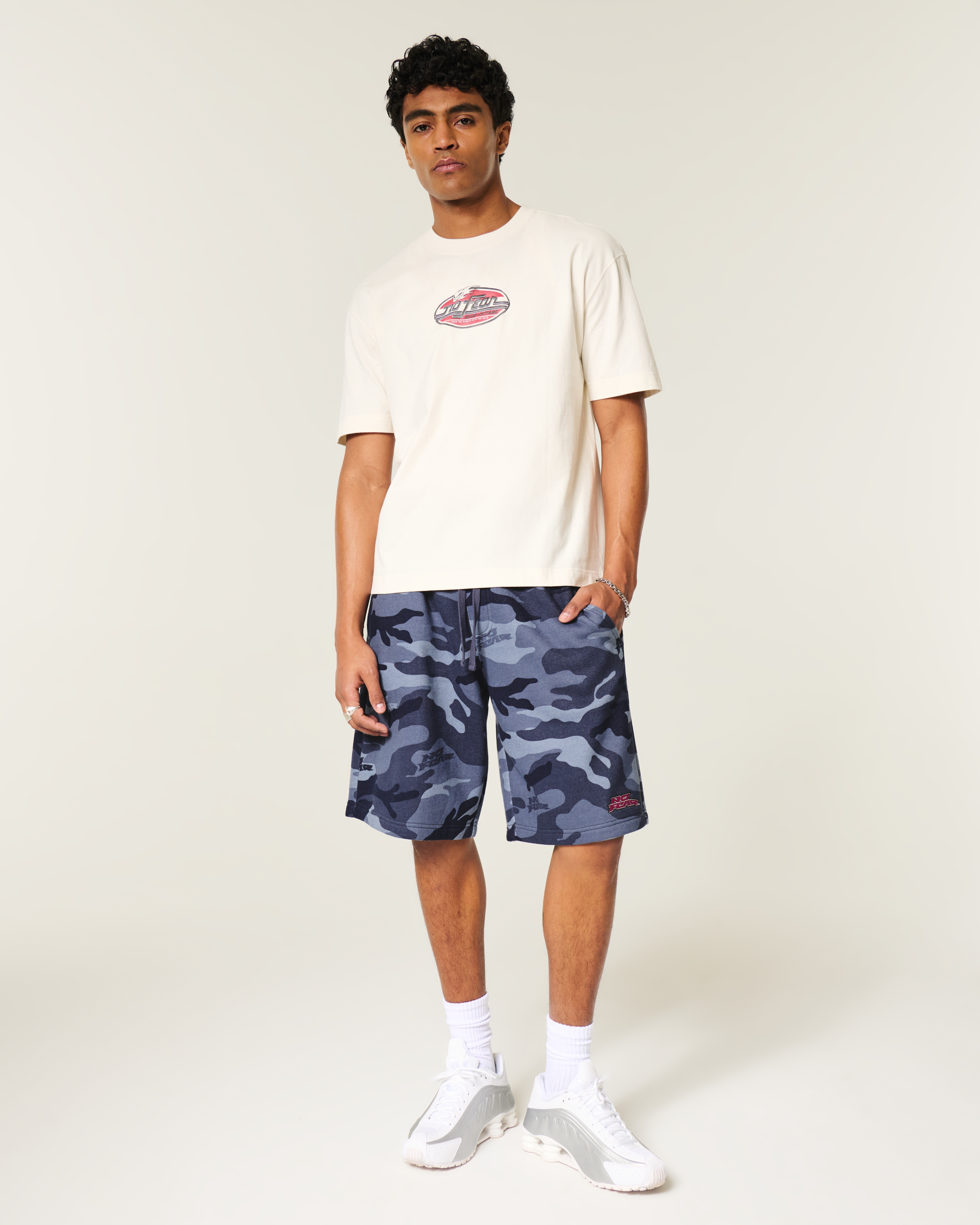 Мужские шорты Hollister At-the-Knee Camo No Fear Graphic Baggy Fleece Shorts — фото 3