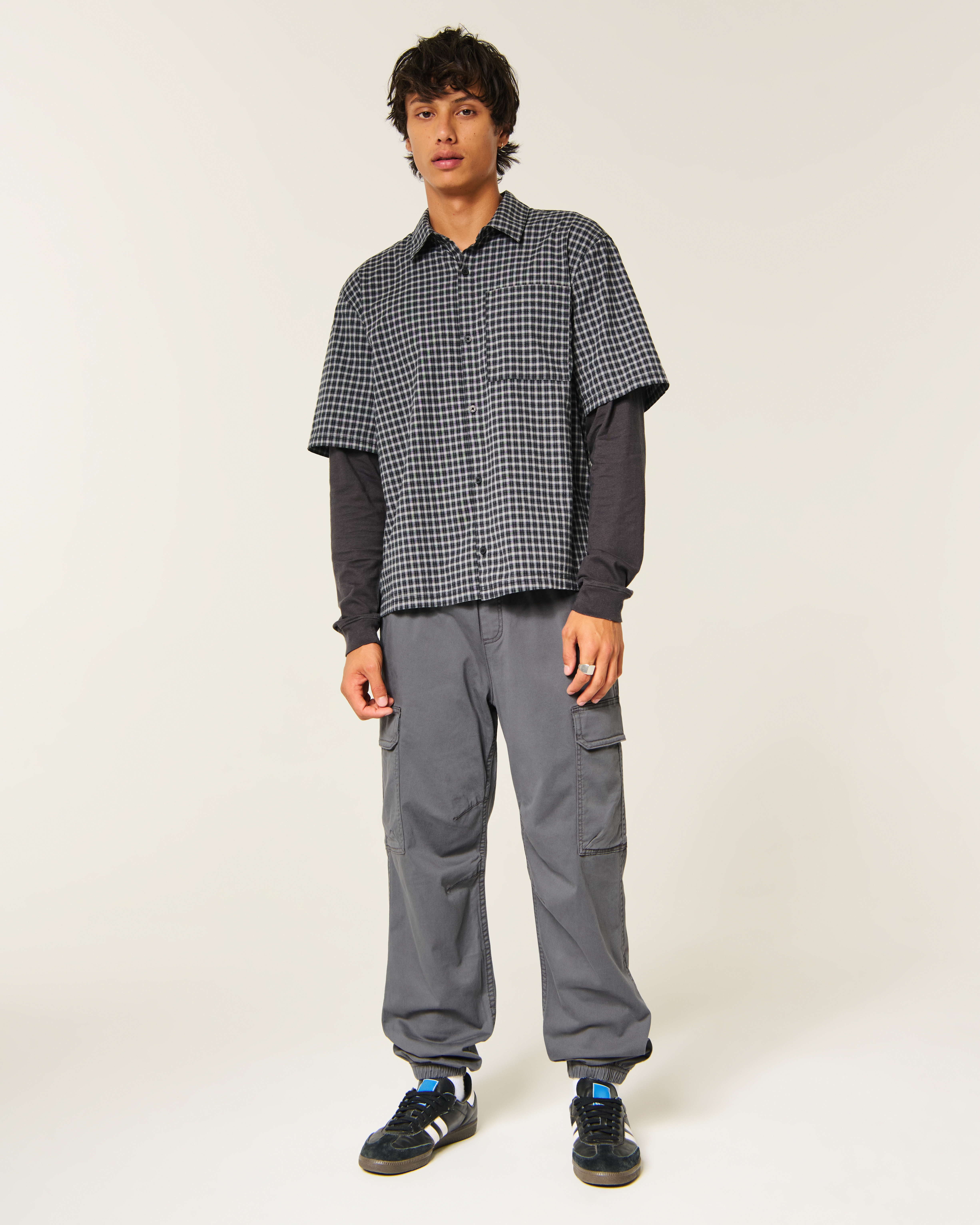 Мужские брюки Hollister Loose Cargo, цвет: Тёмный серый — фото 2