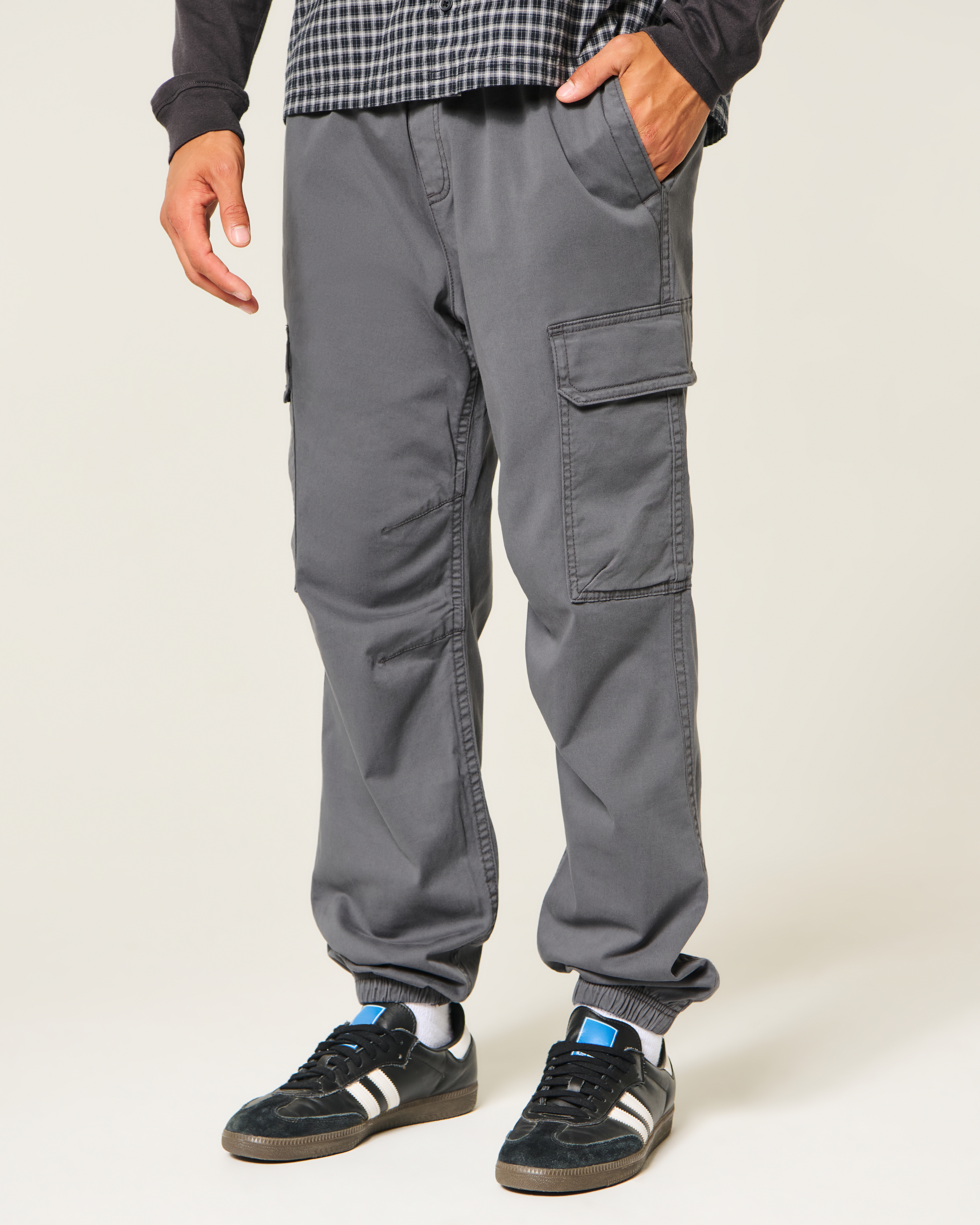 Мужские брюки Hollister Loose Cargo, цвет: Тёмный серый — фото 3