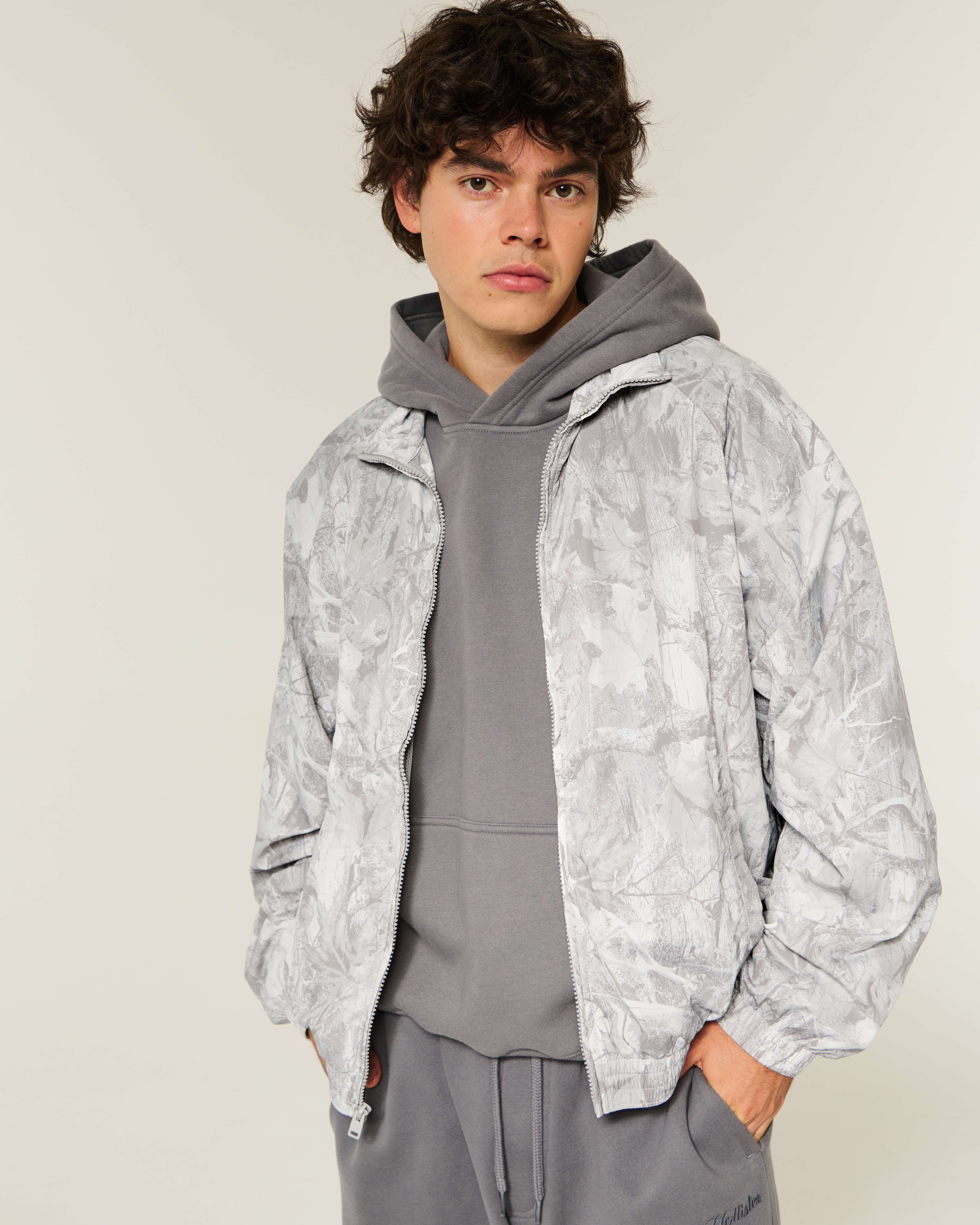 Мужские куртки Hollister Camo Zip-Up Windbreaker Jacket — фото 2