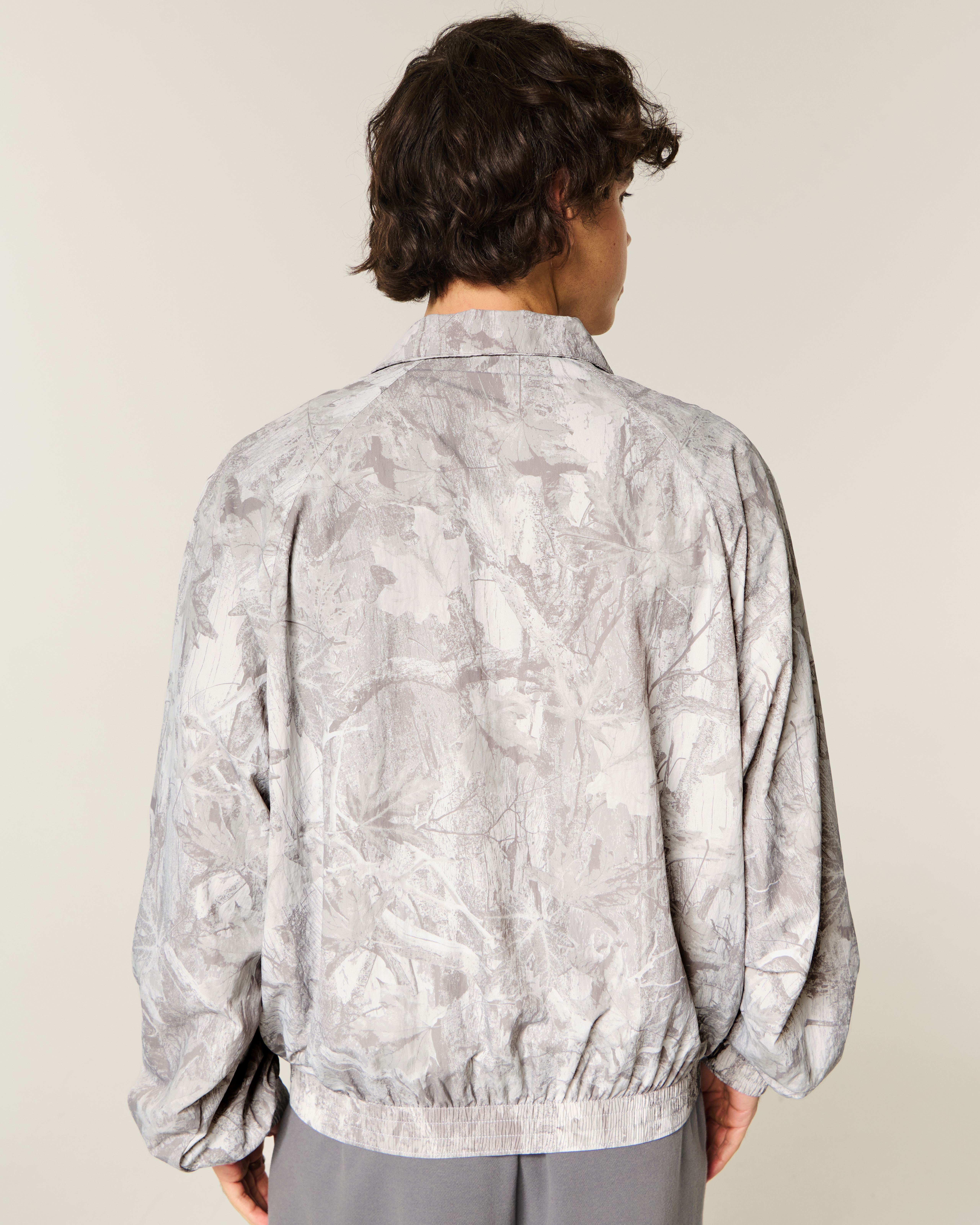 Мужские куртки Hollister Camo Zip-Up Windbreaker Jacket — фото 3