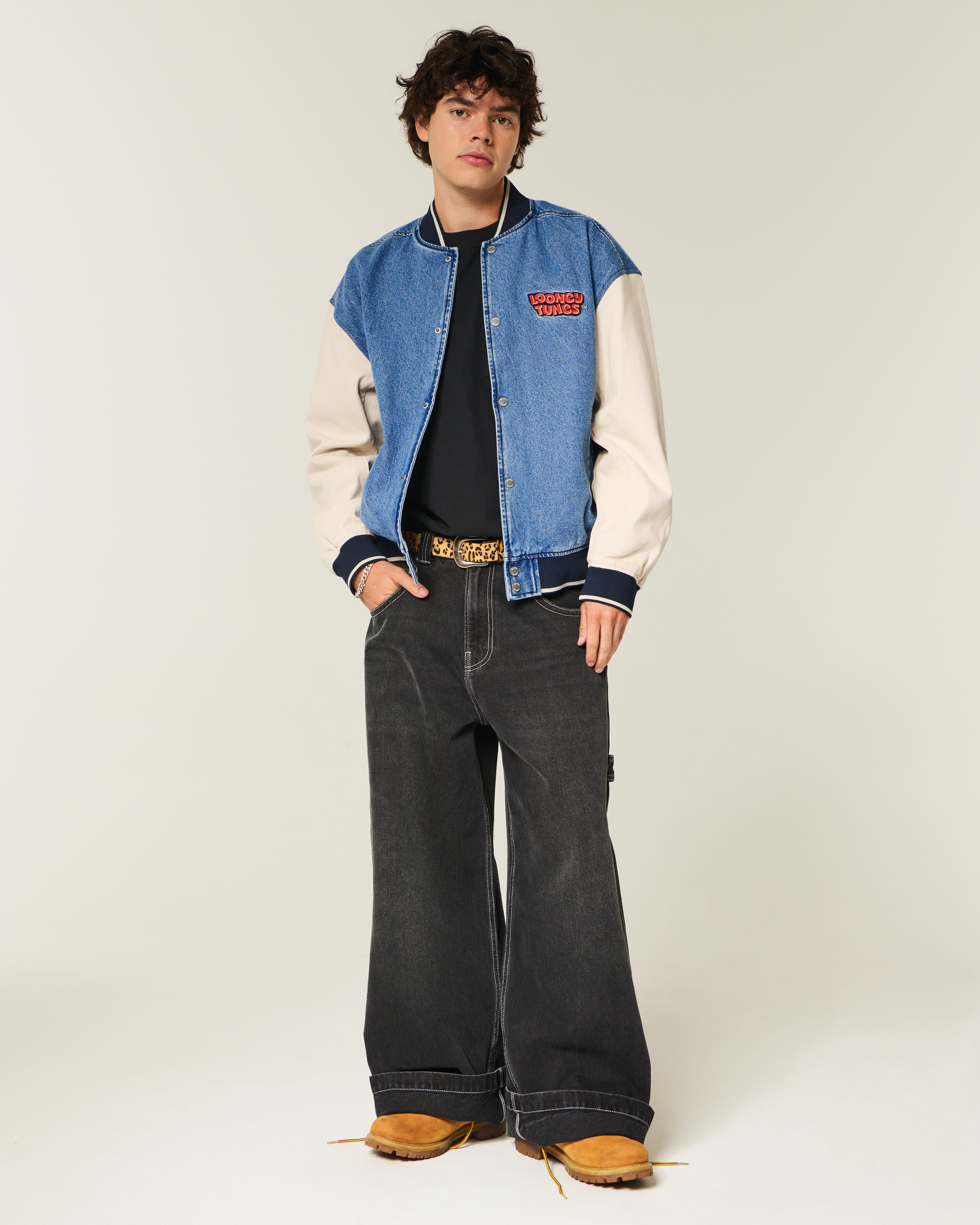 Мужские куртки Hollister Looney Tunes Graphic Denim Jacket — фото 3