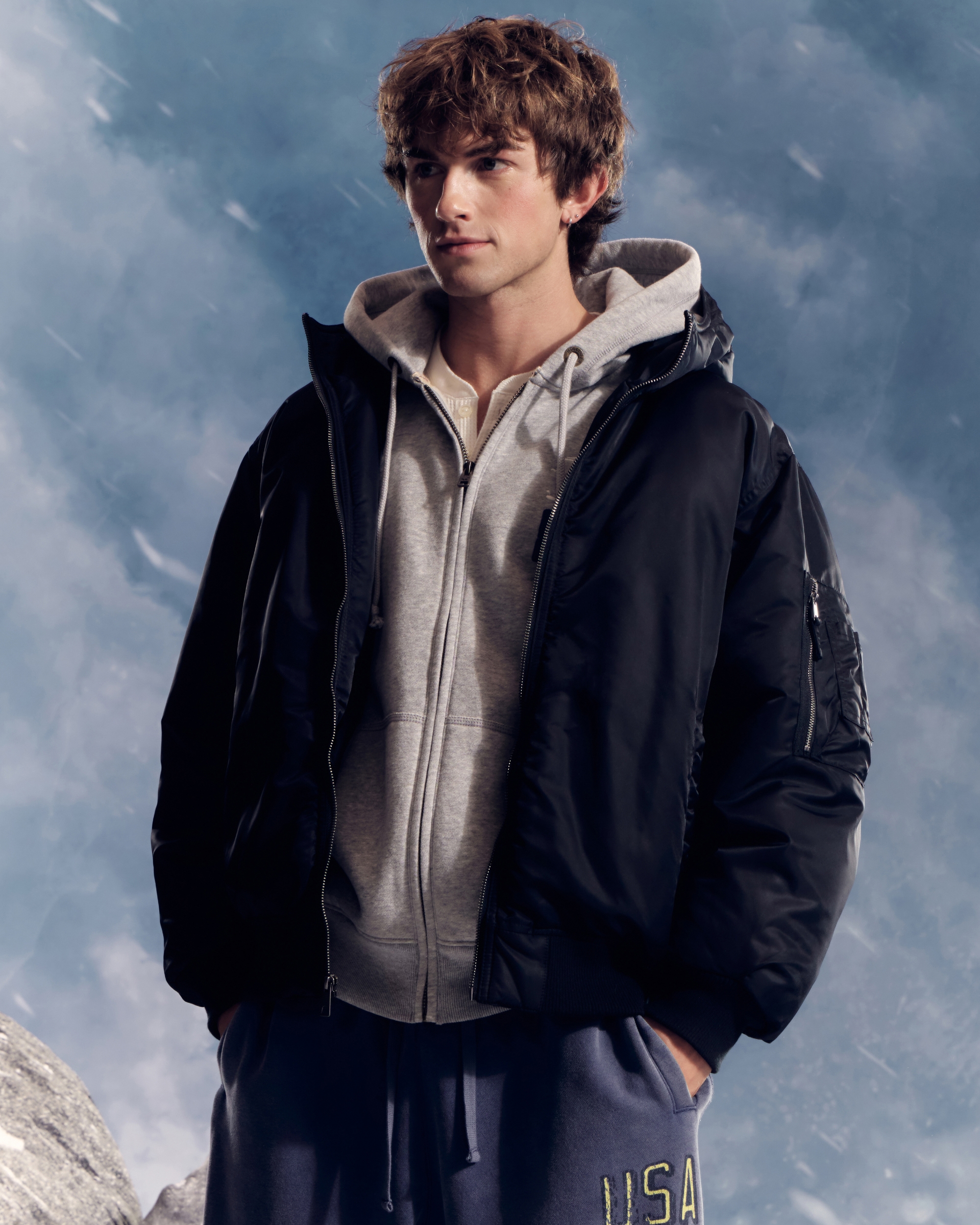 Мужские куртки Hollister Faux Fur Trim Zip-Up Bomber Jacket — фото 2