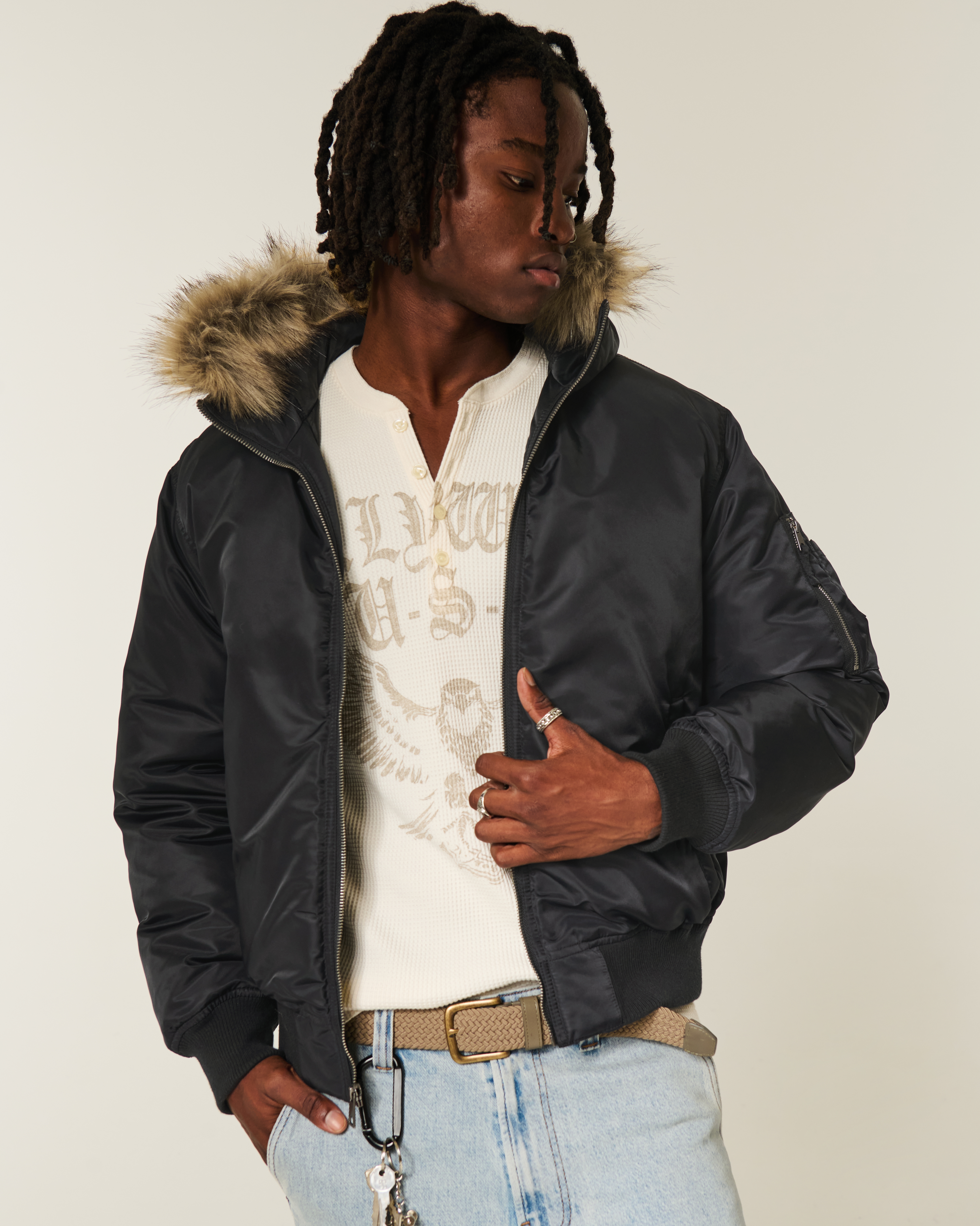 Мужские куртки Hollister Faux Fur Trim Zip-Up Bomber Jacket — фото 3