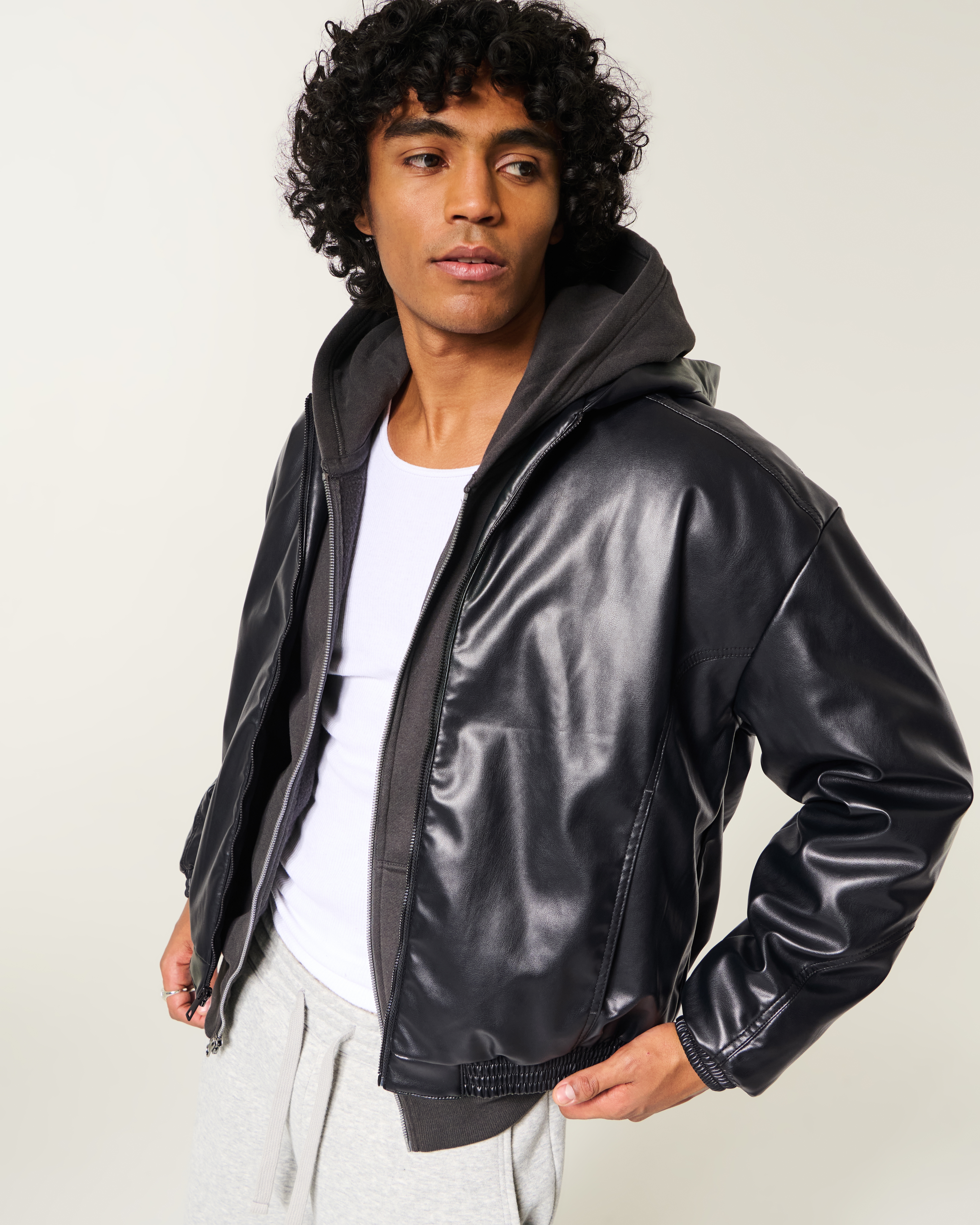 Мужские куртки Hollister Faux Leather Skater Jacket — фото 2