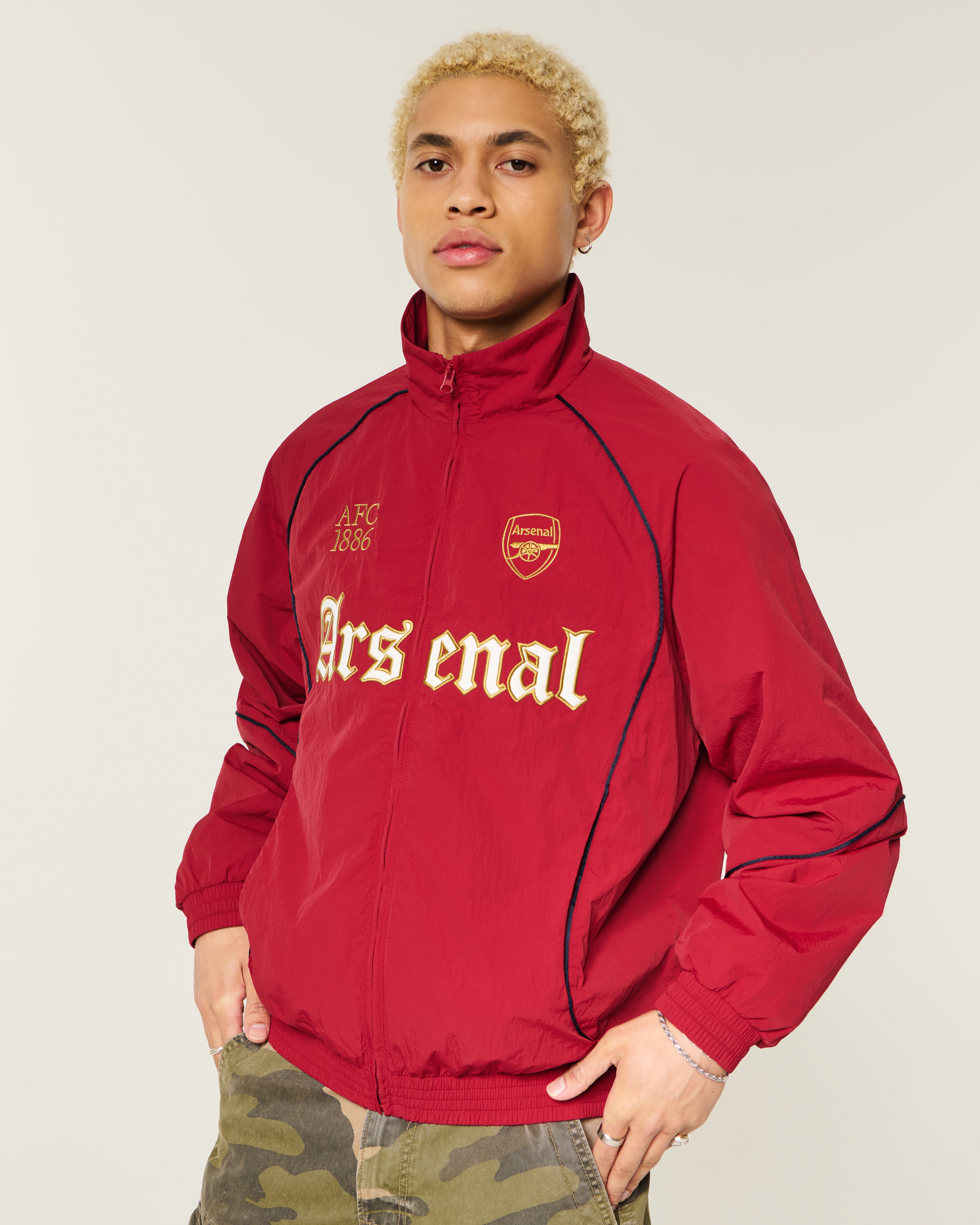 Мужские куртки Hollister Arsenal F.C. Graphic Mock-Neck Jacket — фото 2