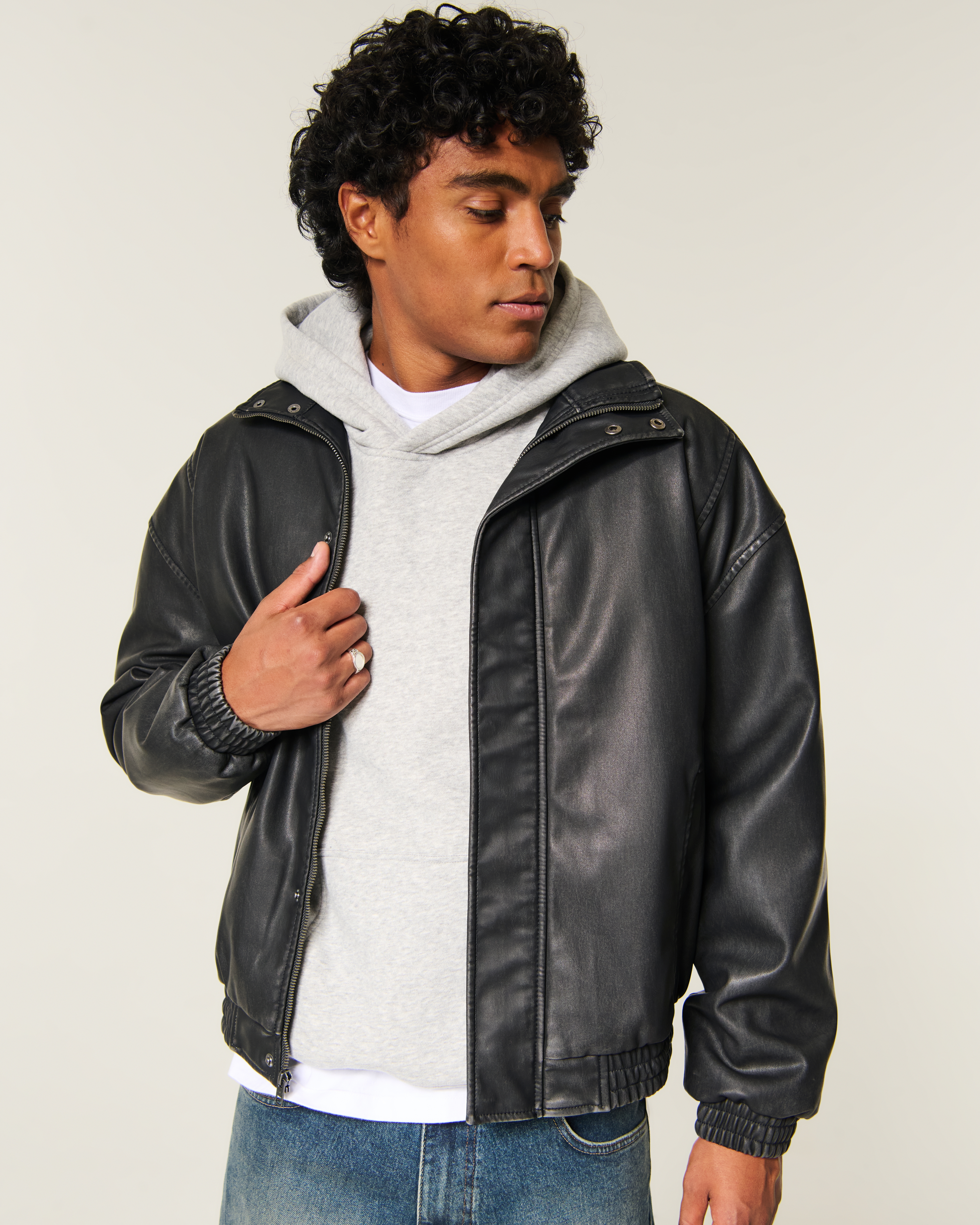 Мужская куртка Hollister Faux Leather, цвет: Чёрный — фото 2