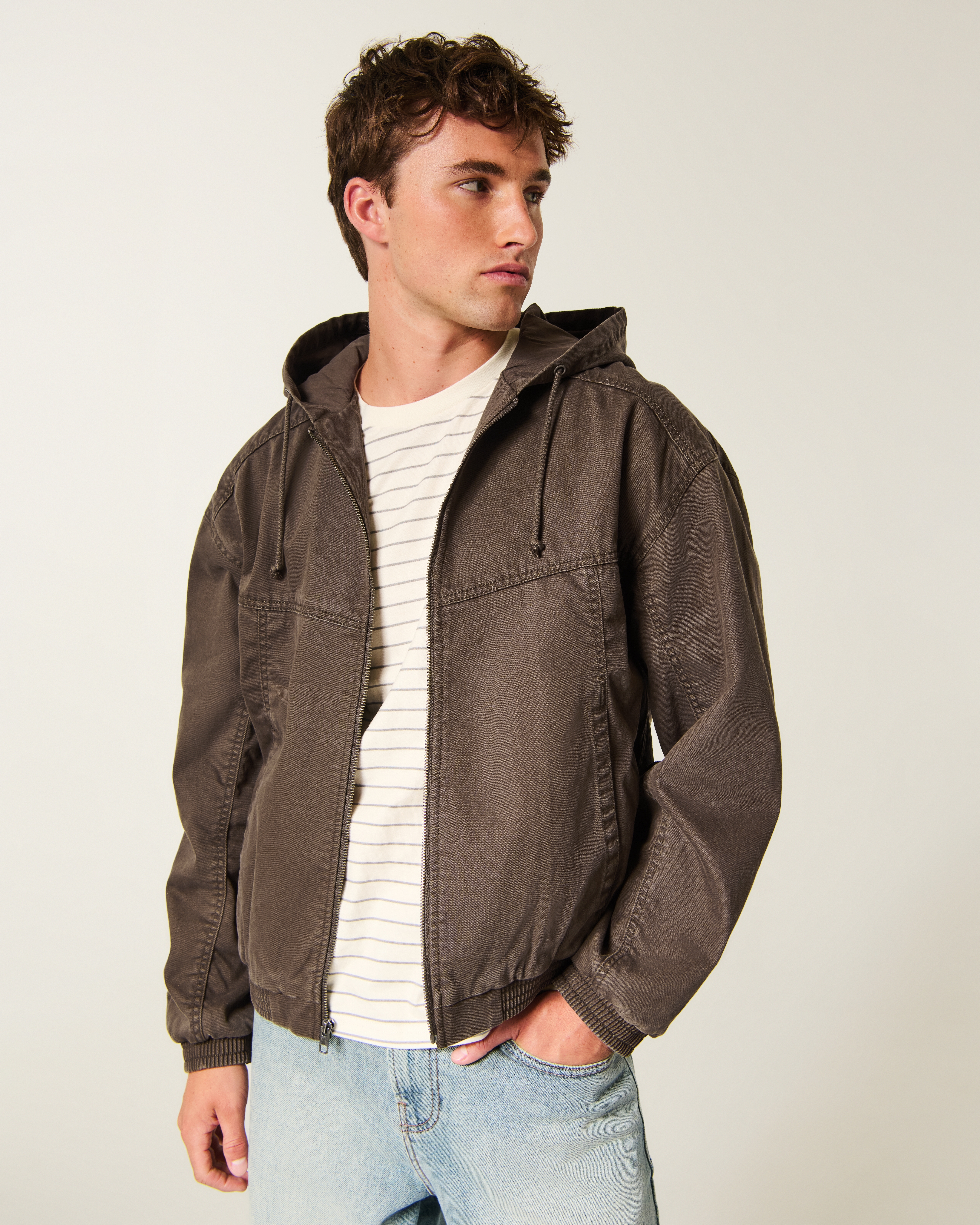 Мужская куртка Hollister Twill Corvette Graphic, цвет: Тёмный коричневый — фото 2
