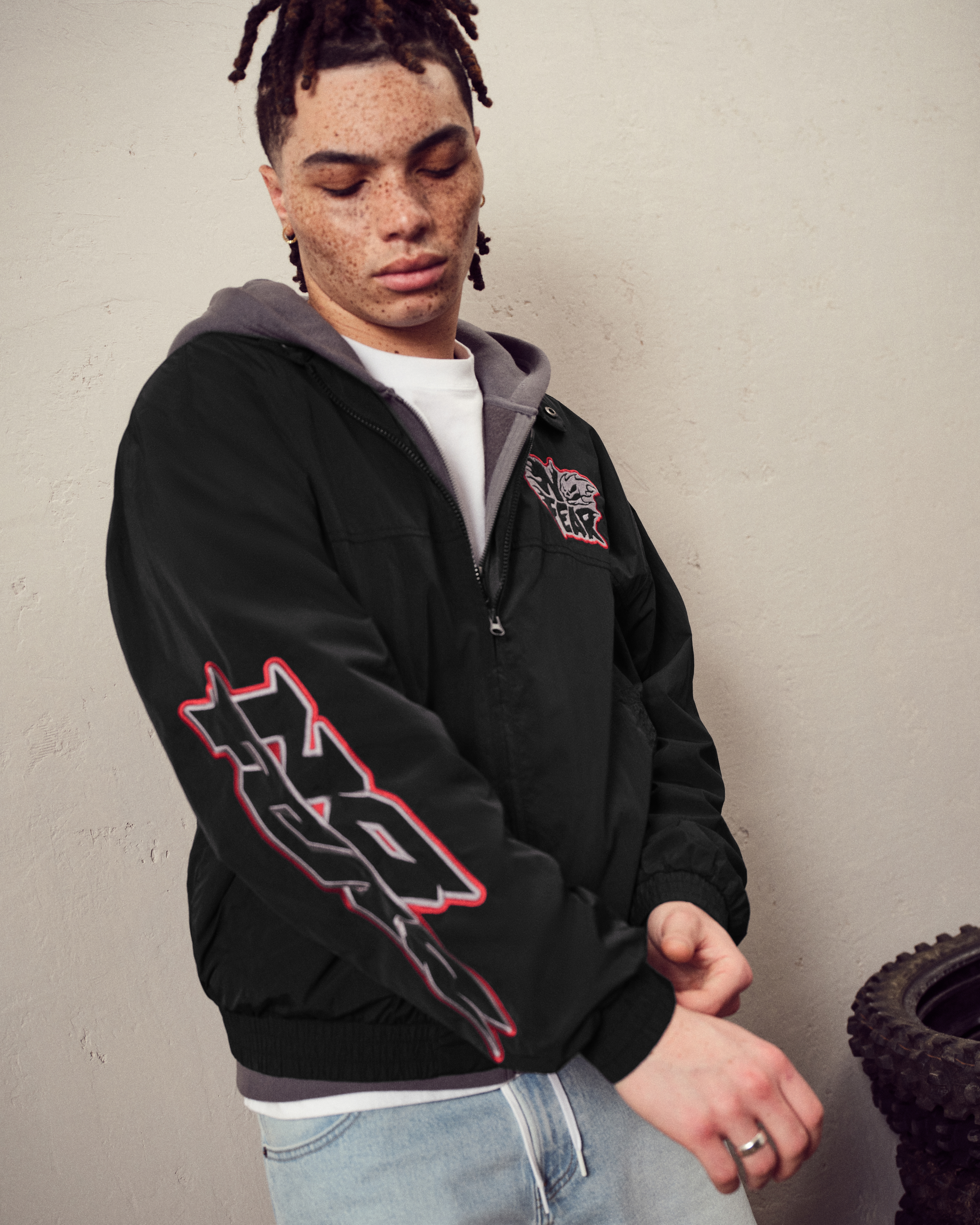 Мужские куртки Hollister No Fear Graphic Jacket — фото 2