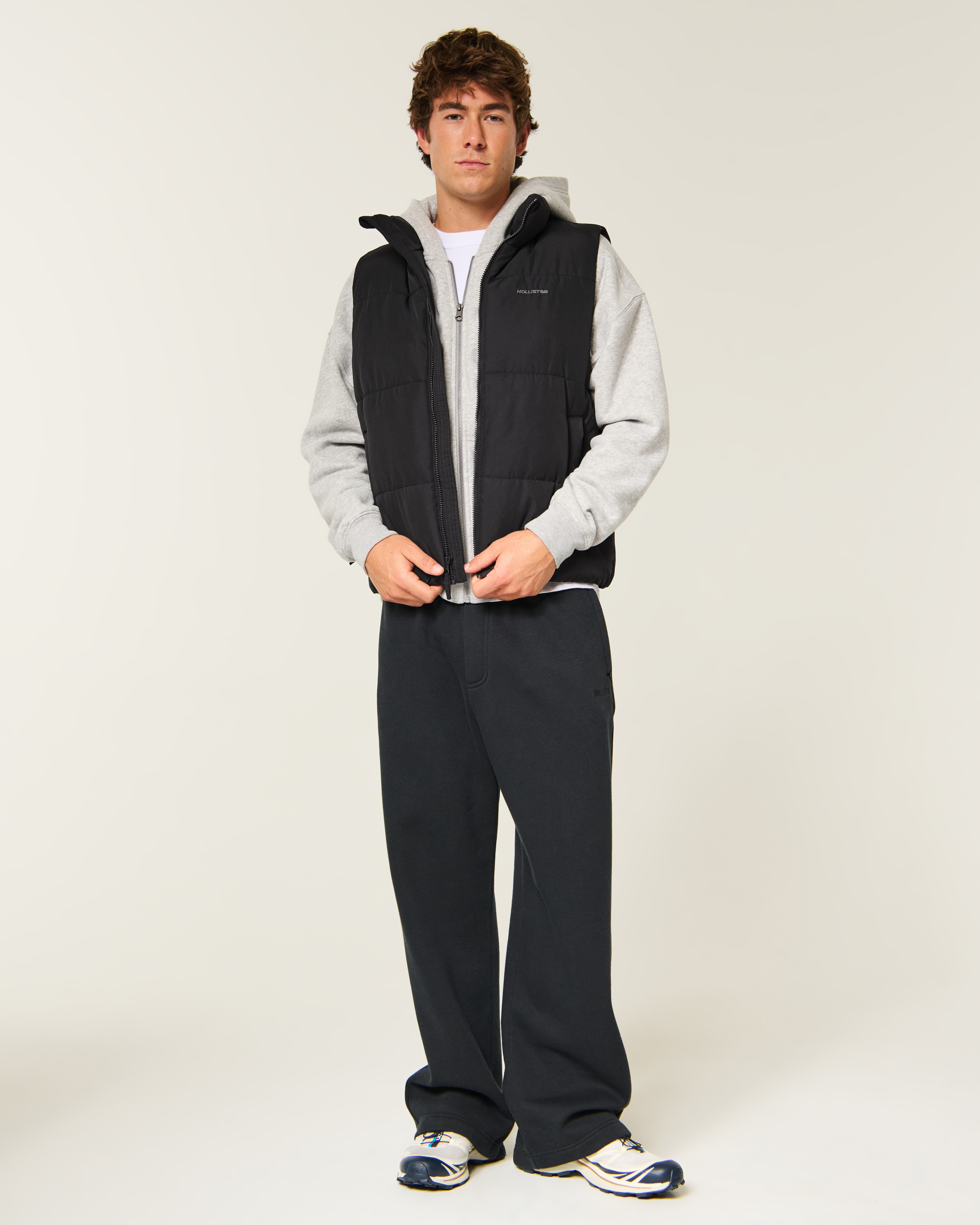 Мужской жилет Hollister Feel Good Puffer Vest, цвет: Чёрный — фото 3