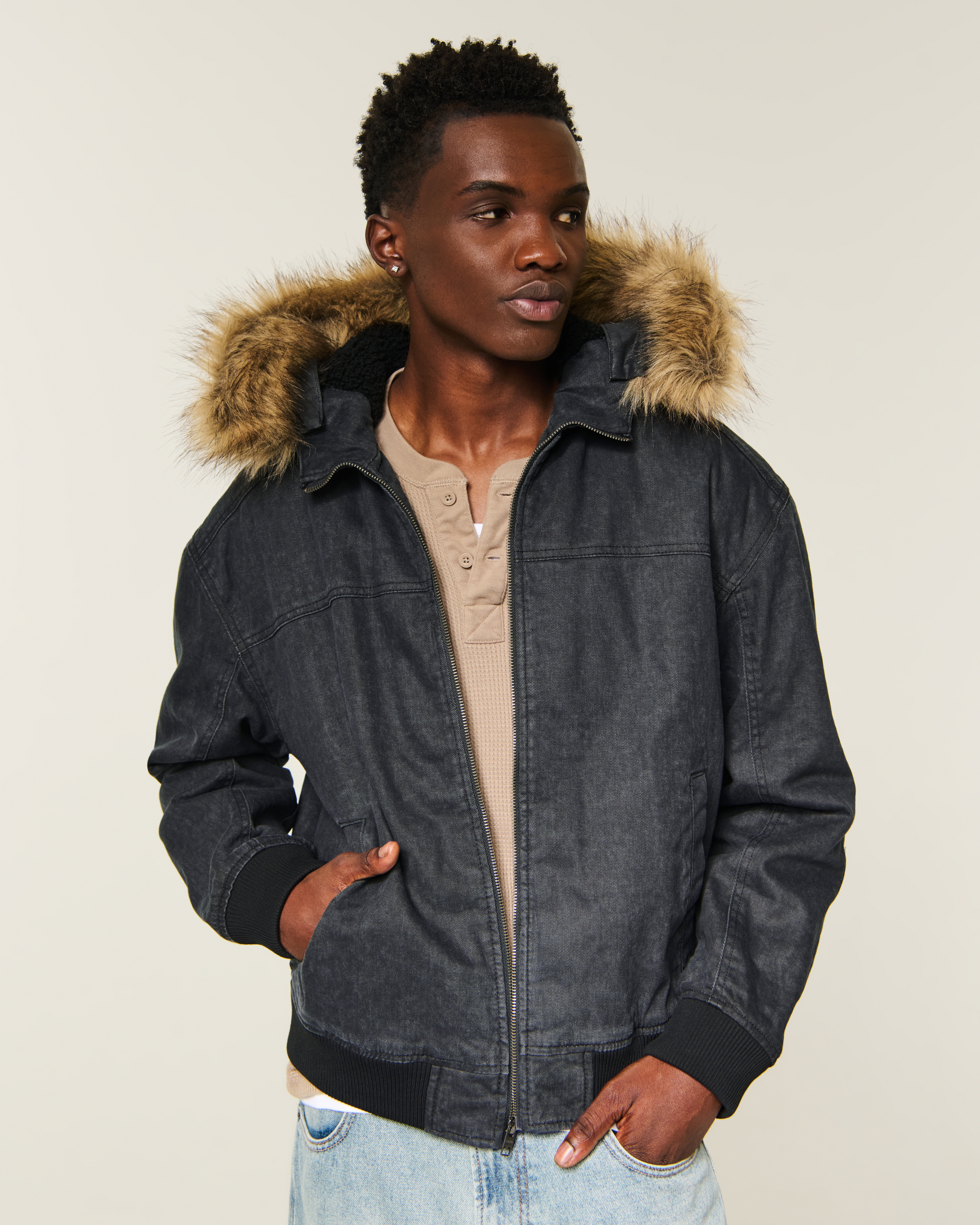 Мужская куртка Hollister Hooded Faux Fur Trim, цвет: Чёрный — фото 2