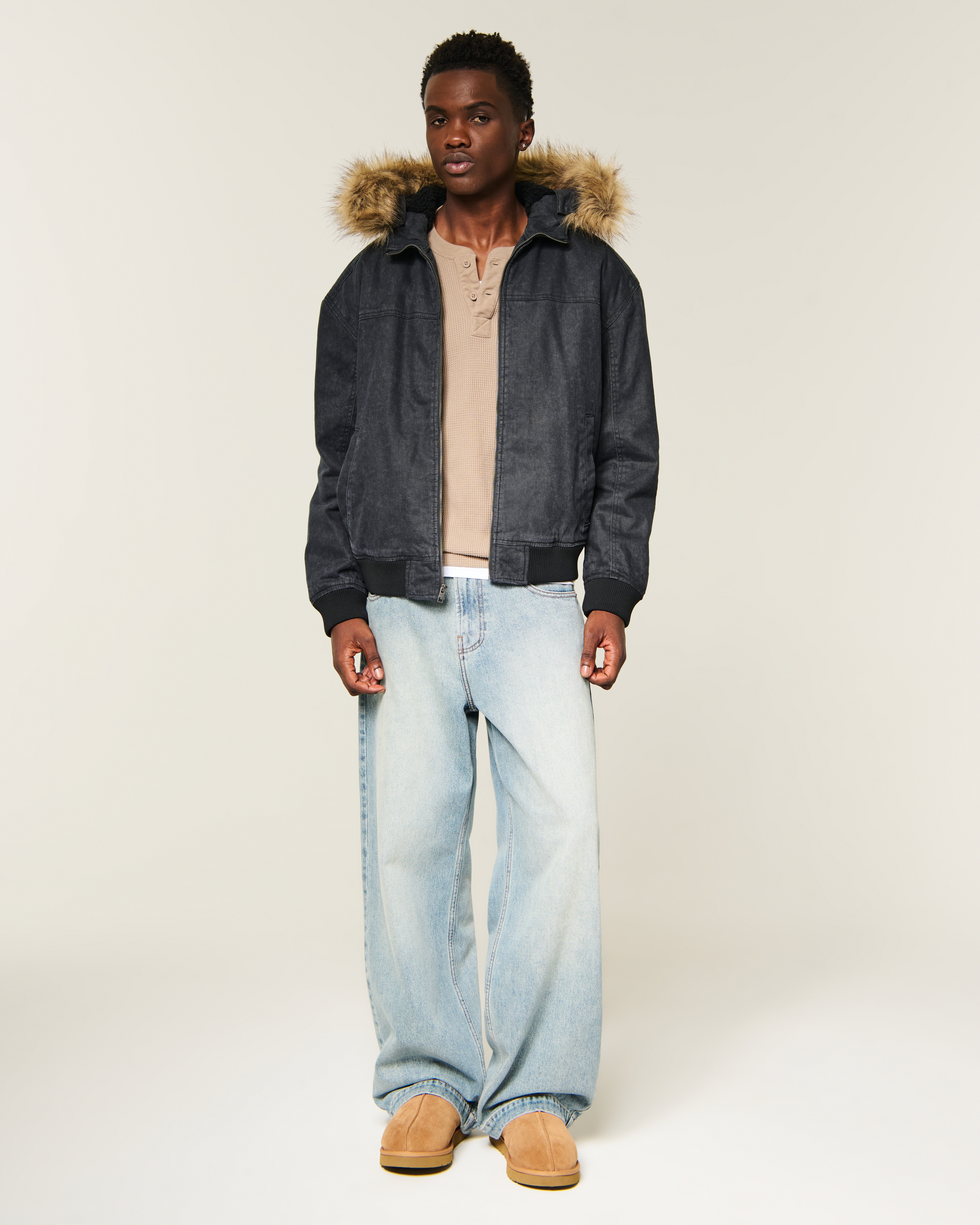 Мужская куртка Hollister Hooded Faux Fur Trim, цвет: Чёрный — фото 3