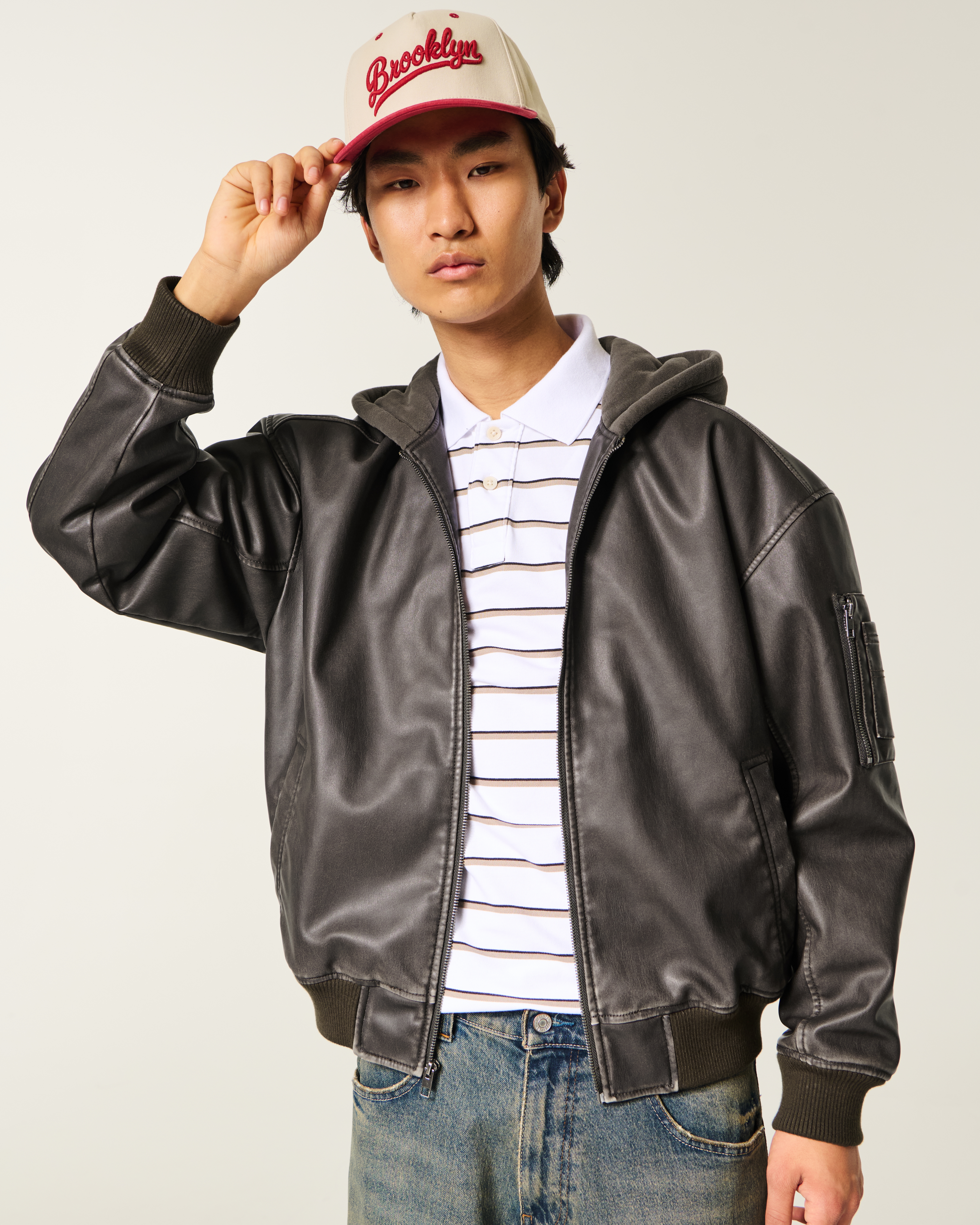 Мужские куртки Hollister Hooded Faux Leather Bomber Jacket — фото 2