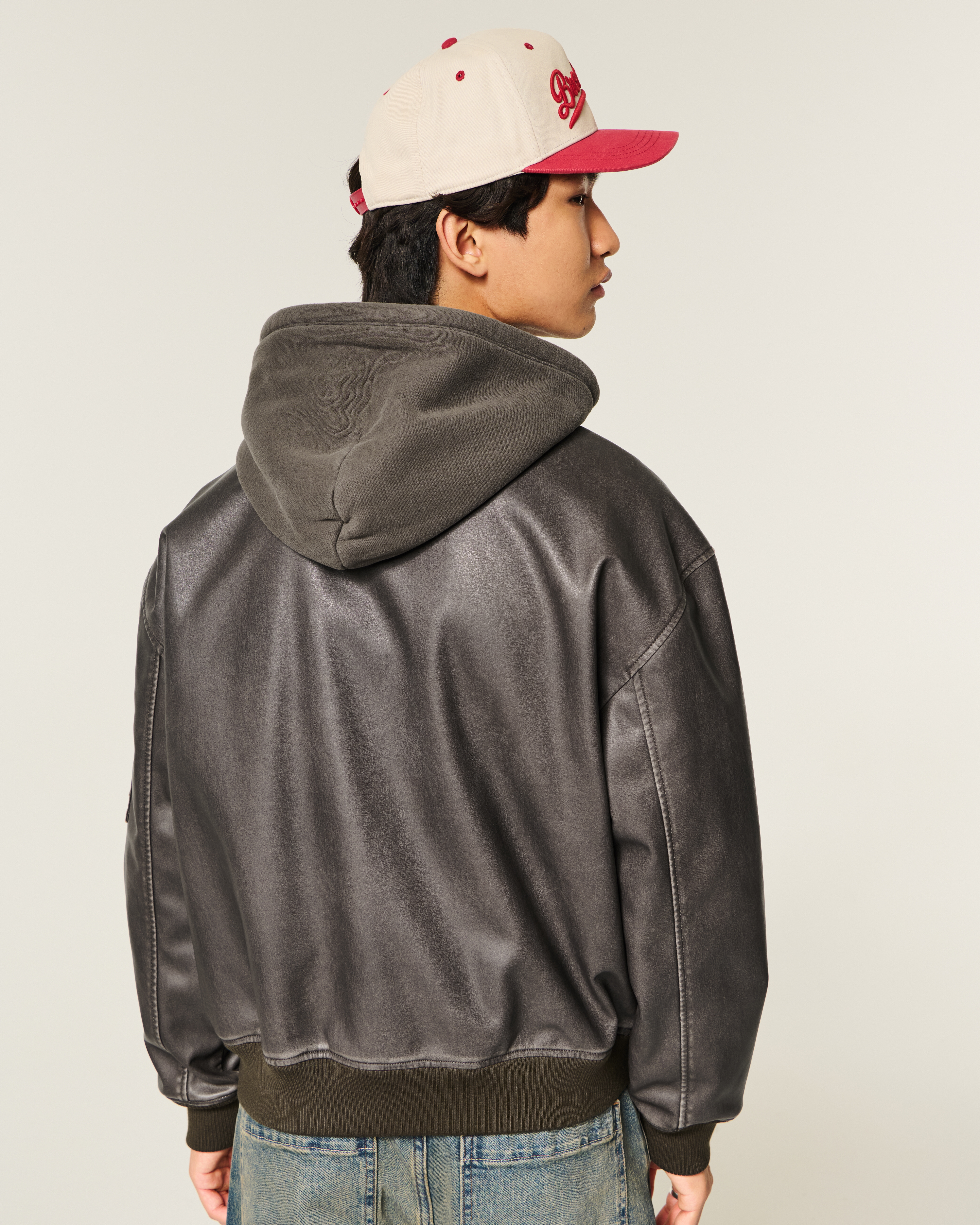 Мужские куртки Hollister Hooded Faux Leather Bomber Jacket — фото 3
