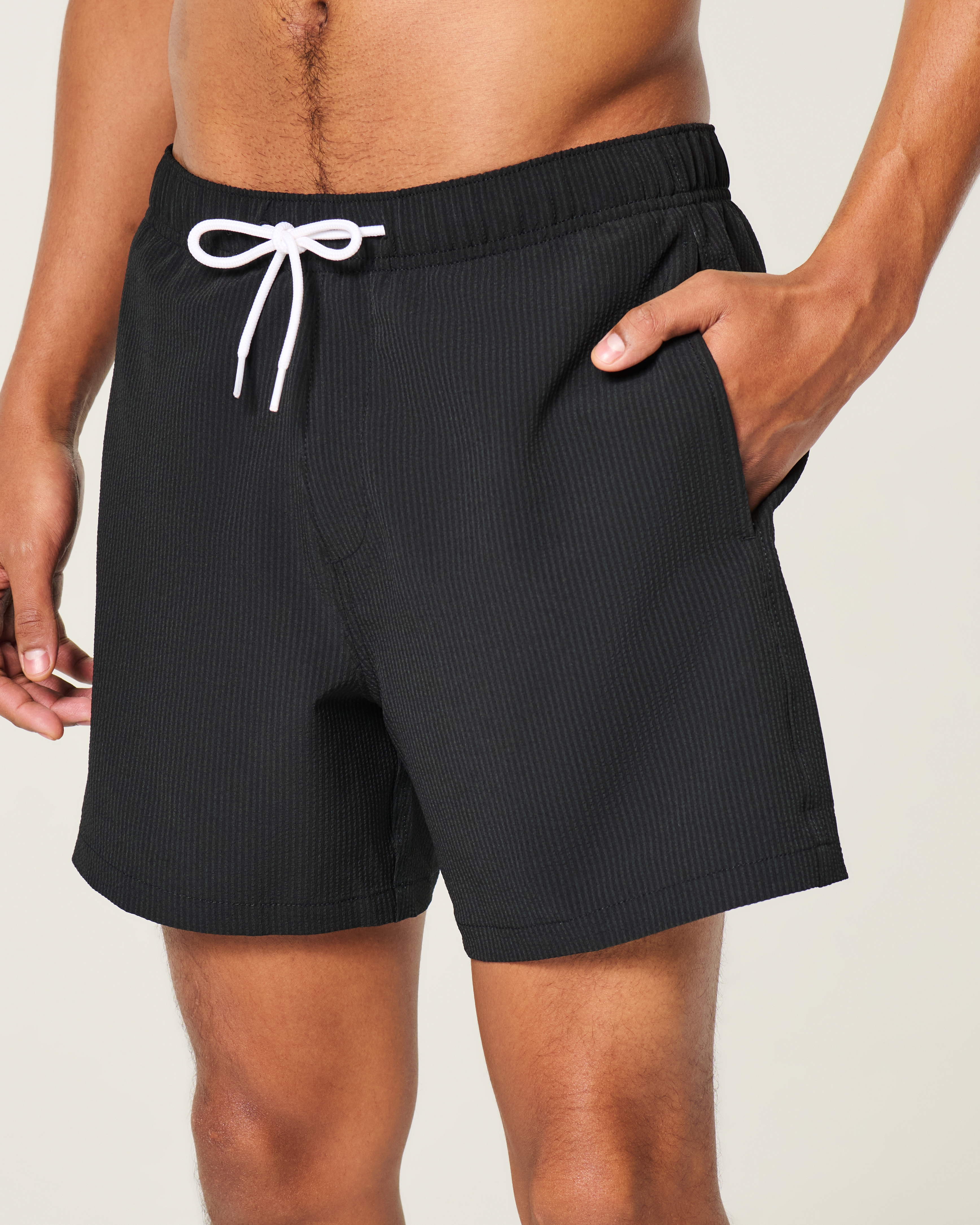 Мужские Hollister Mid-Thigh Seersucker Swim Trunks — фото 3