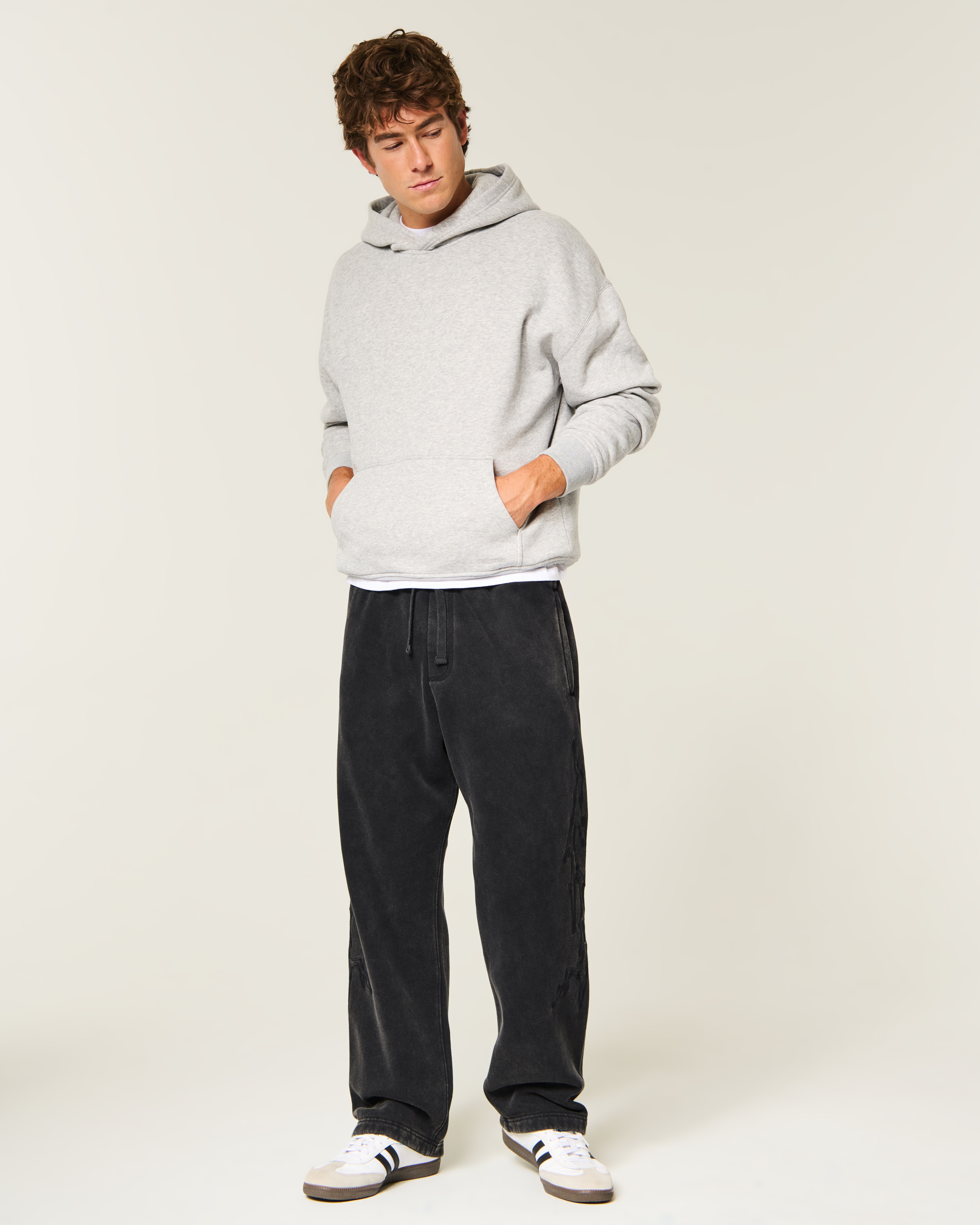 Мужские брюки Hollister Feel Good Baggy Sweatpants, цвет: Чёрный — фото 2