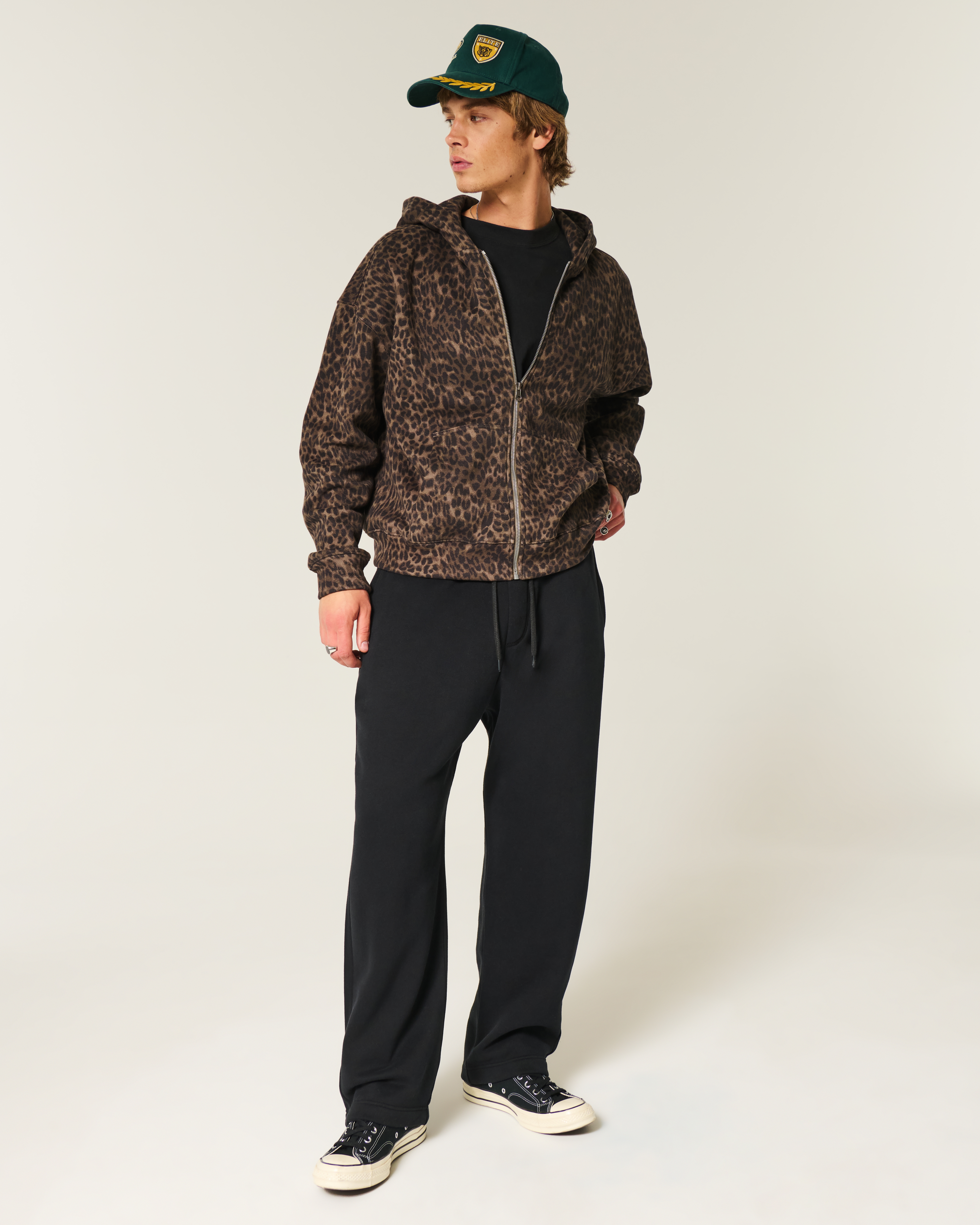 Мужские брюки Hollister Feel Good Baggy Snake Graphic Sweatpants — фото 2