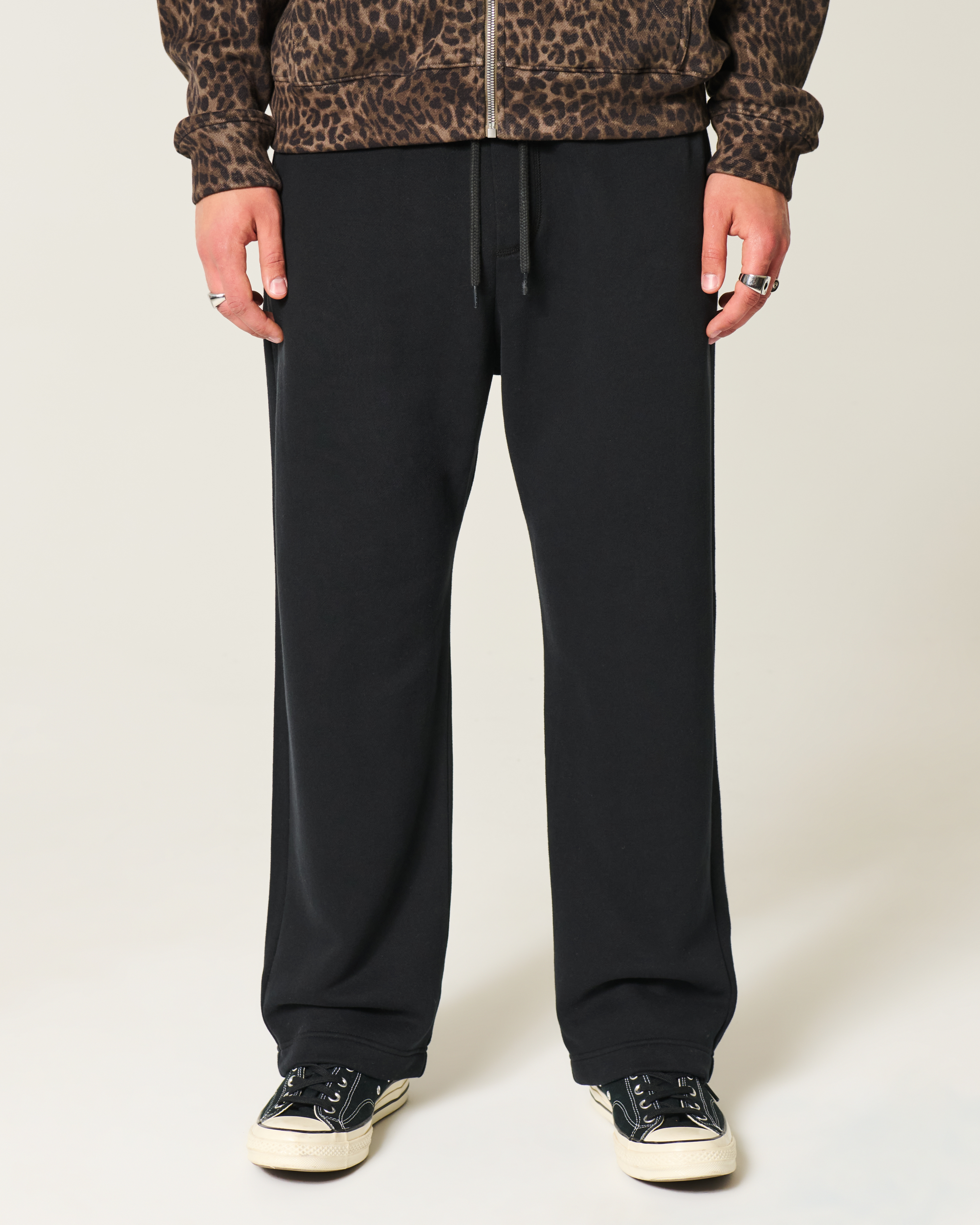 Мужские брюки Hollister Feel Good Baggy Snake Graphic Sweatpants — фото 3