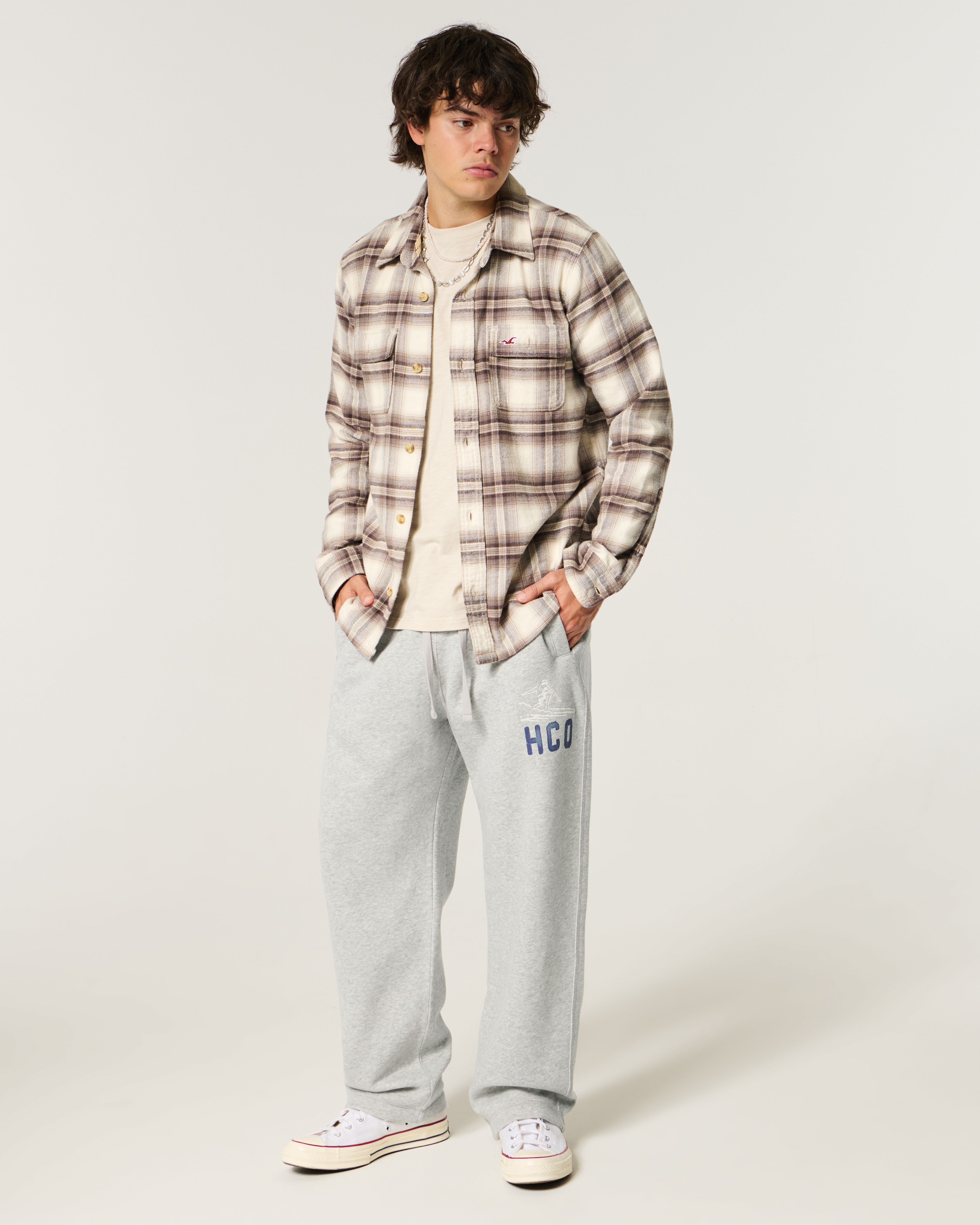Мужские брюки Hollister Holiday Vault Release Logo Graphic Baggy Sweatpants — фото 2