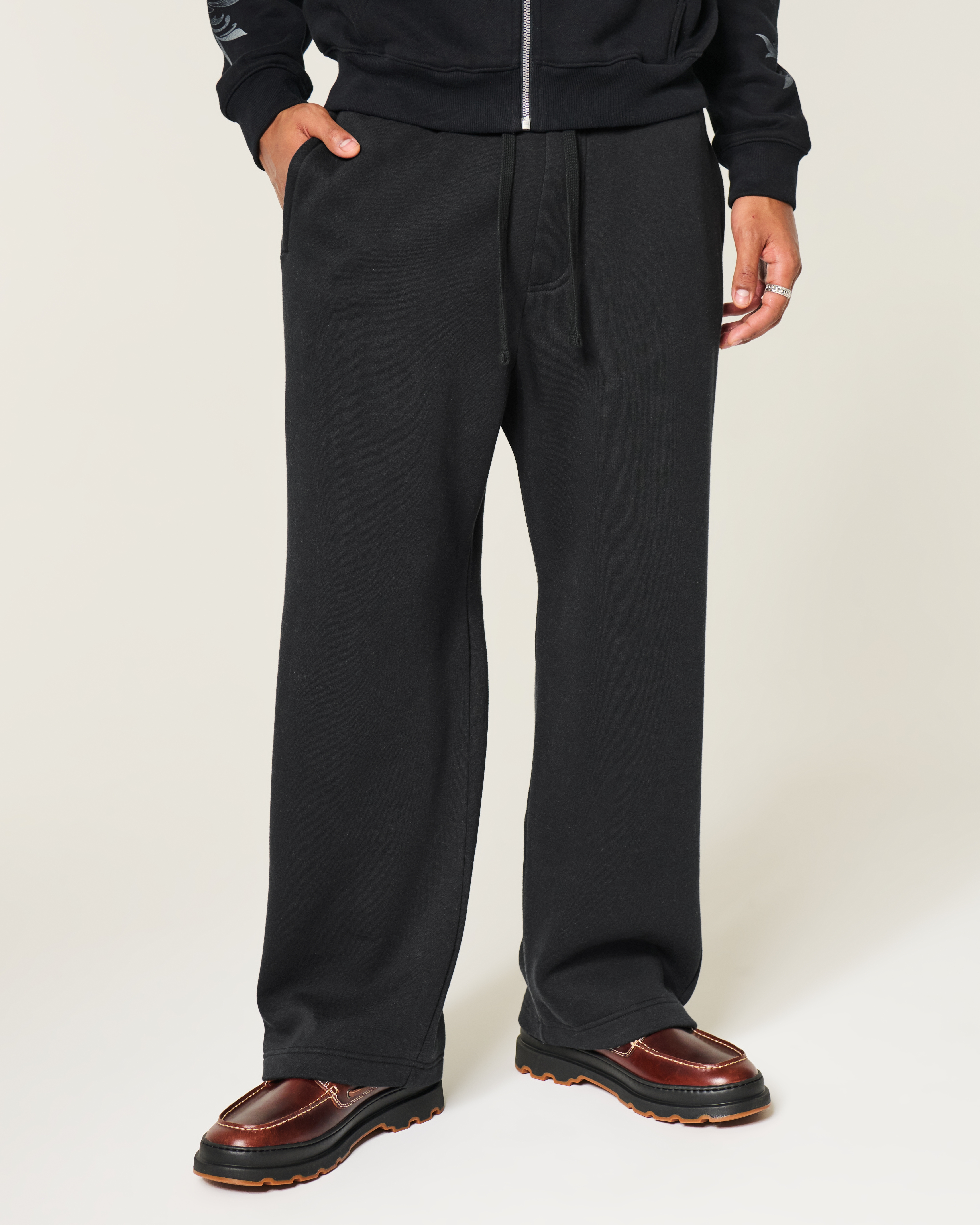 Мужские брюки Hollister Feel Good Double Flame Graphic Super Baggy Sweatpants — фото 3