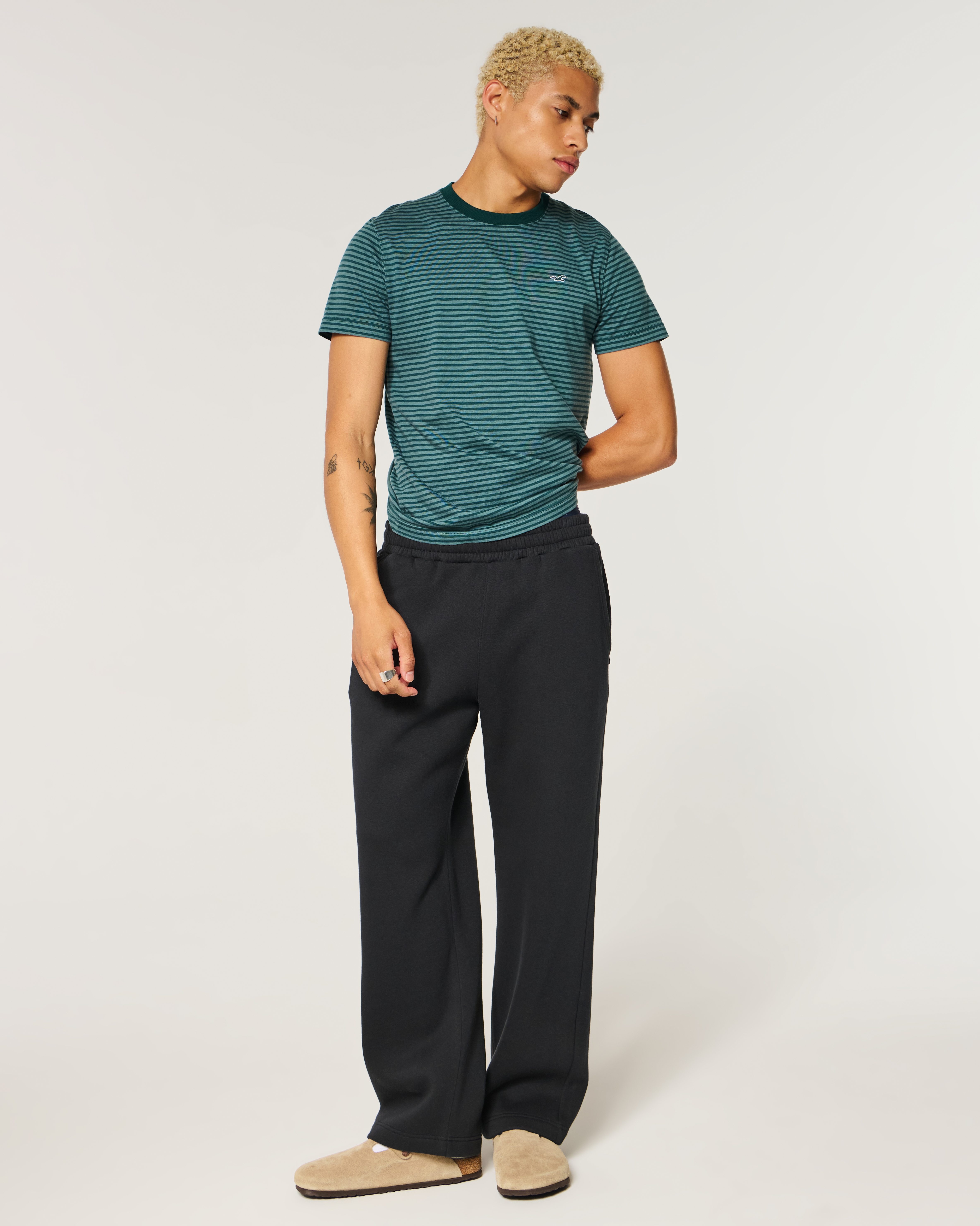 Мужские брюки Hollister Low-Rise Back Pocket Logo Graphic Baggy Sweatpants — фото 2